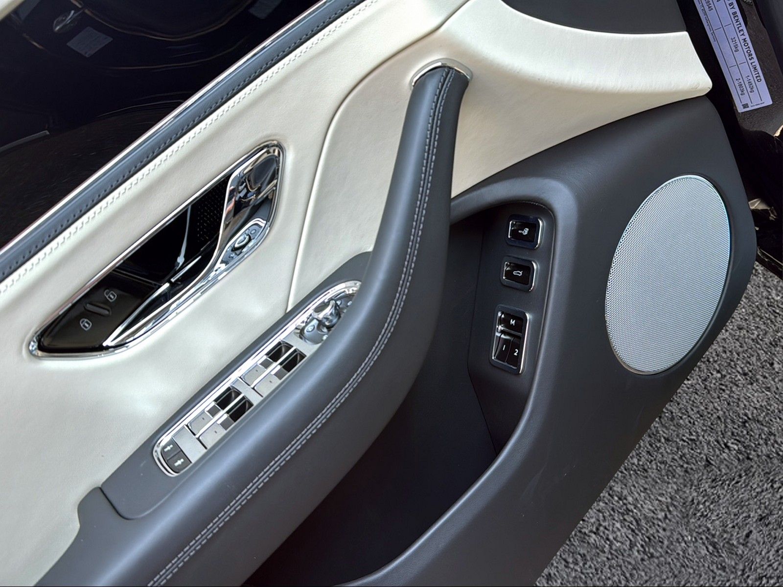 BENTLEY Flying Spur V8 Hybrid-image-13