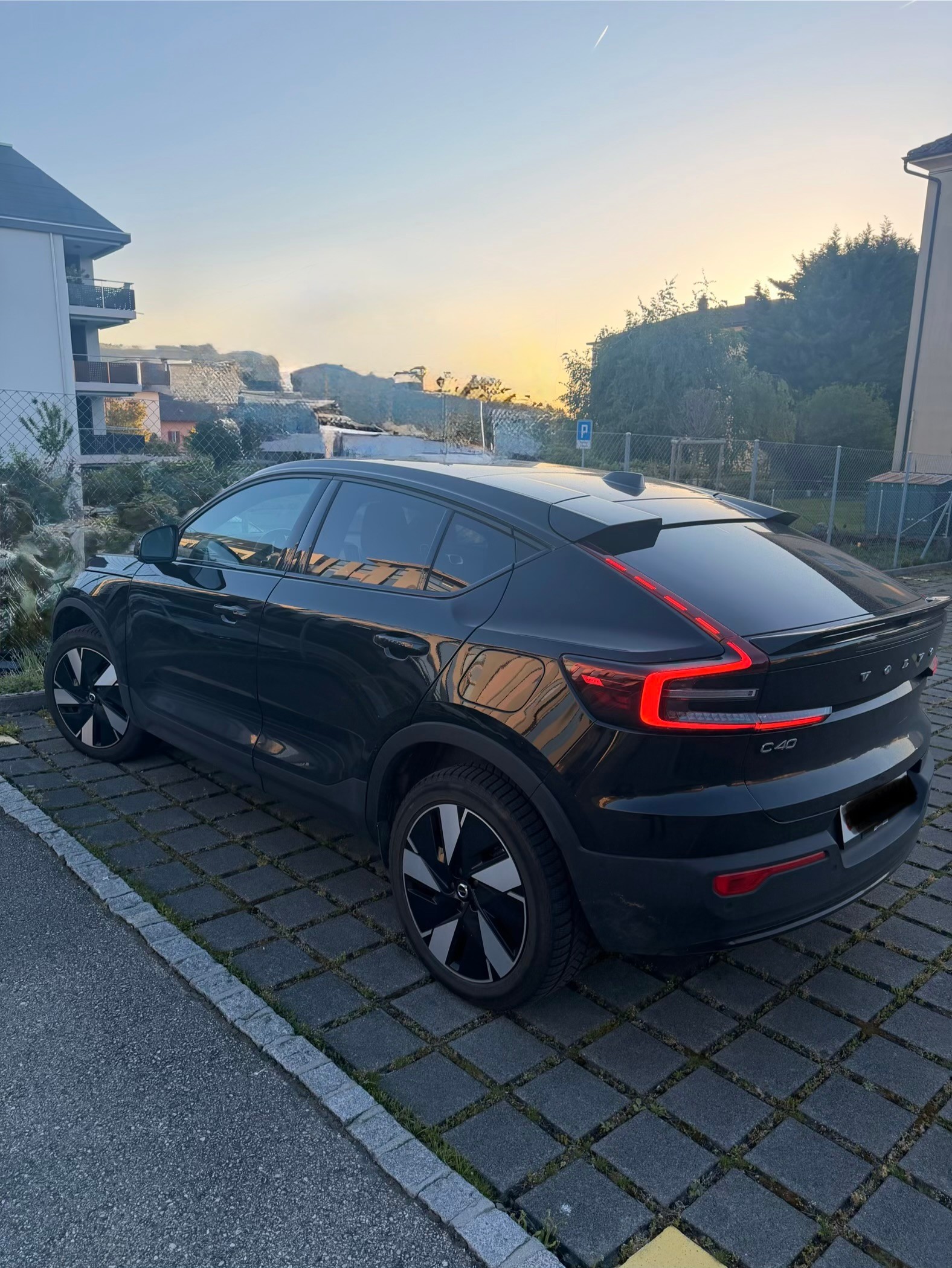 VOLVO C40 Recharge E80 82kWh Twin AWD Pure Electric Ultimate-image-2