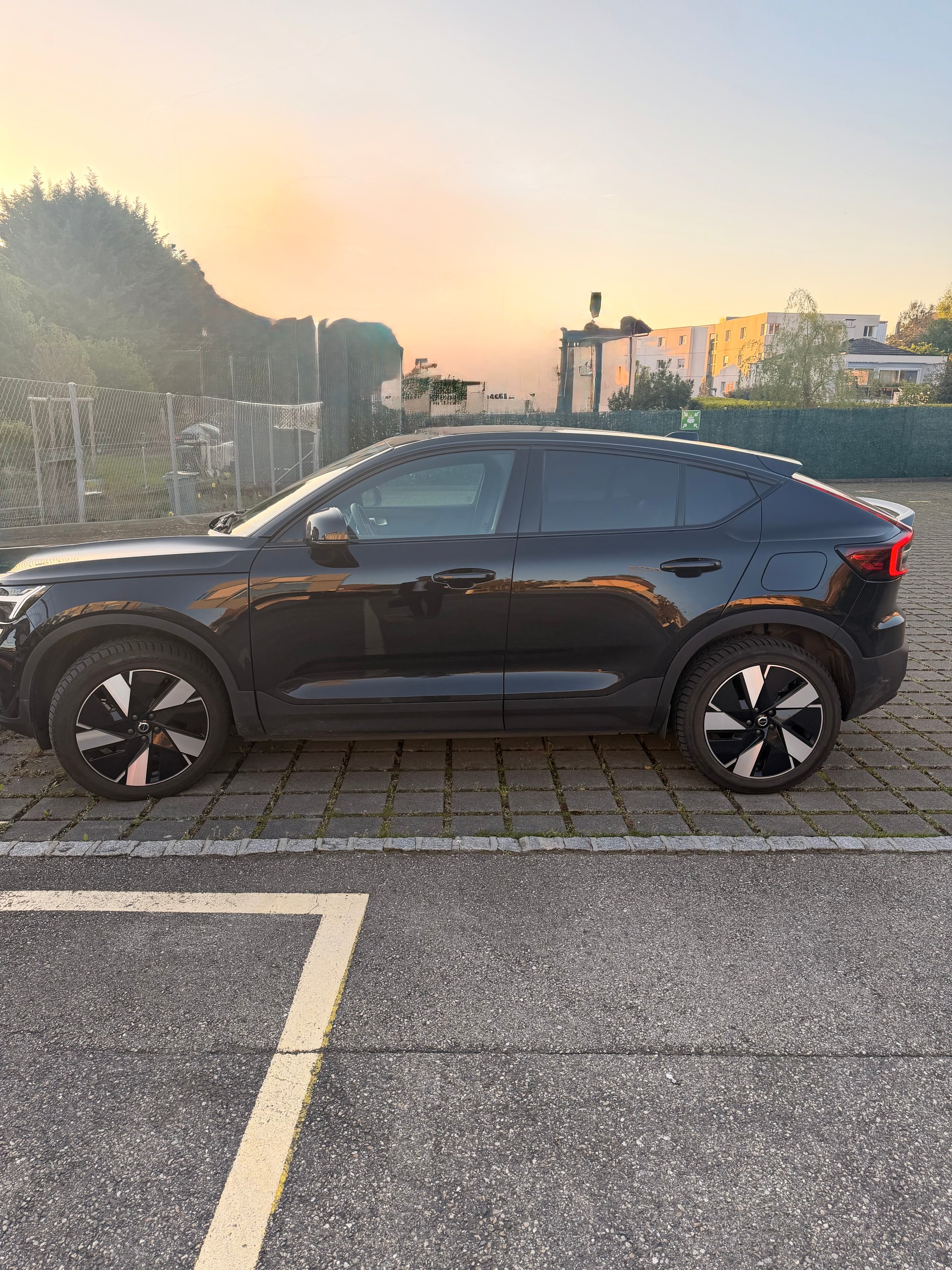 VOLVO C40 Recharge E80 82kWh Twin AWD Pure Electric Ultimate-image-1