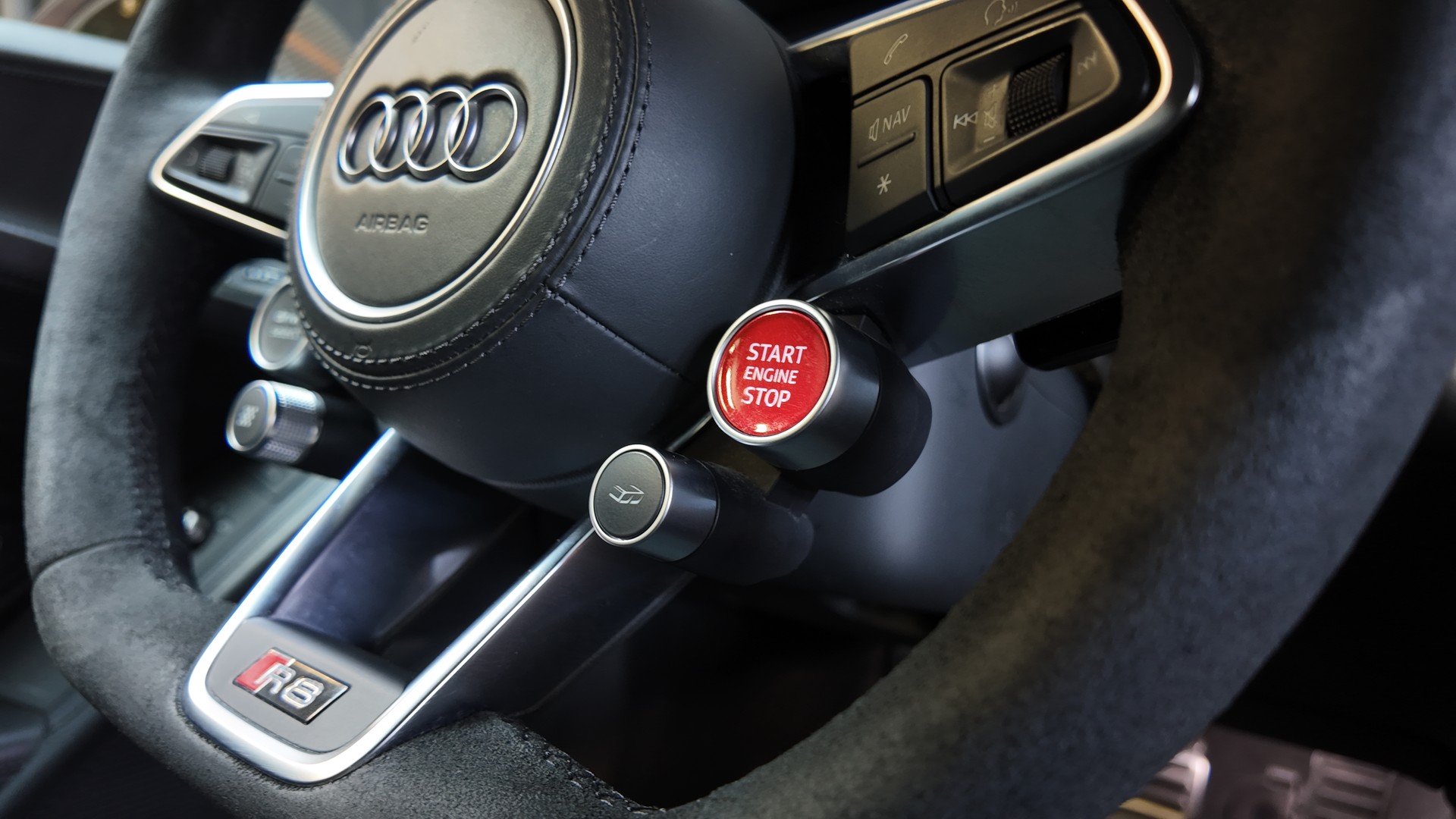 AUDI R8 Coupé 5.2 plus S-Tronic-image-15