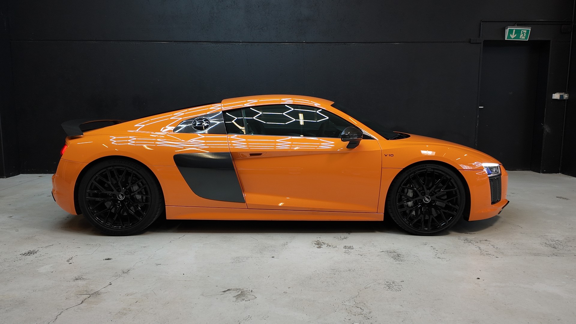 AUDI R8 Coupé 5.2 plus S-Tronic-image-6