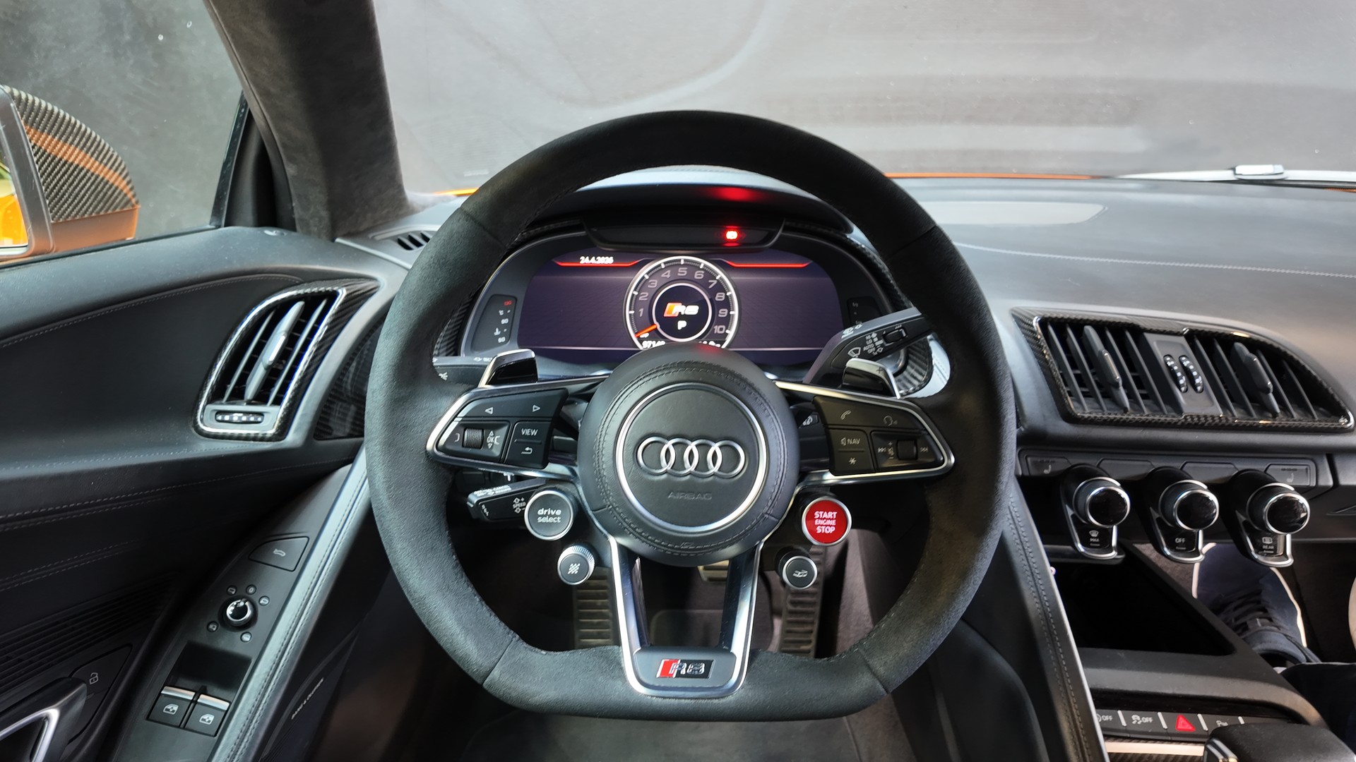 AUDI R8 Coupé 5.2 plus S-Tronic-image-14