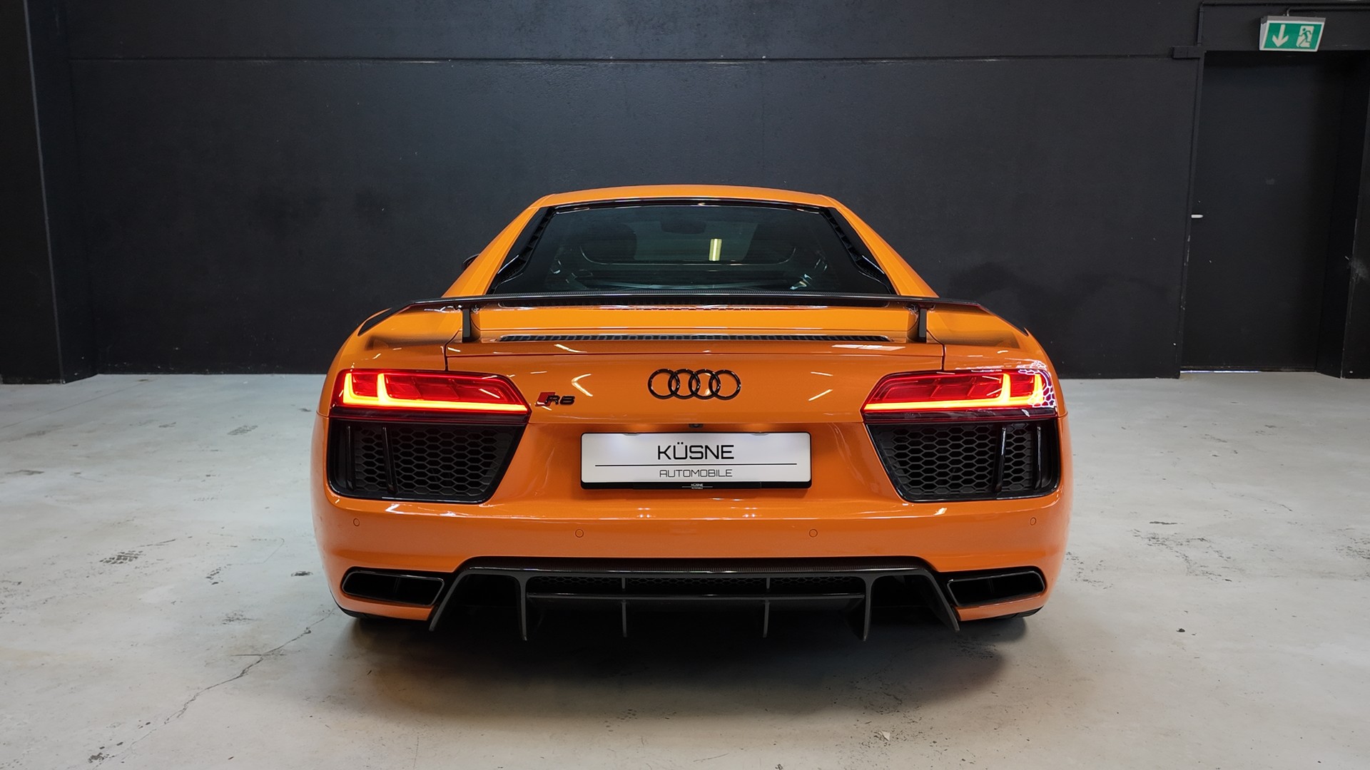 AUDI R8 Coupé 5.2 plus S-Tronic-image-4