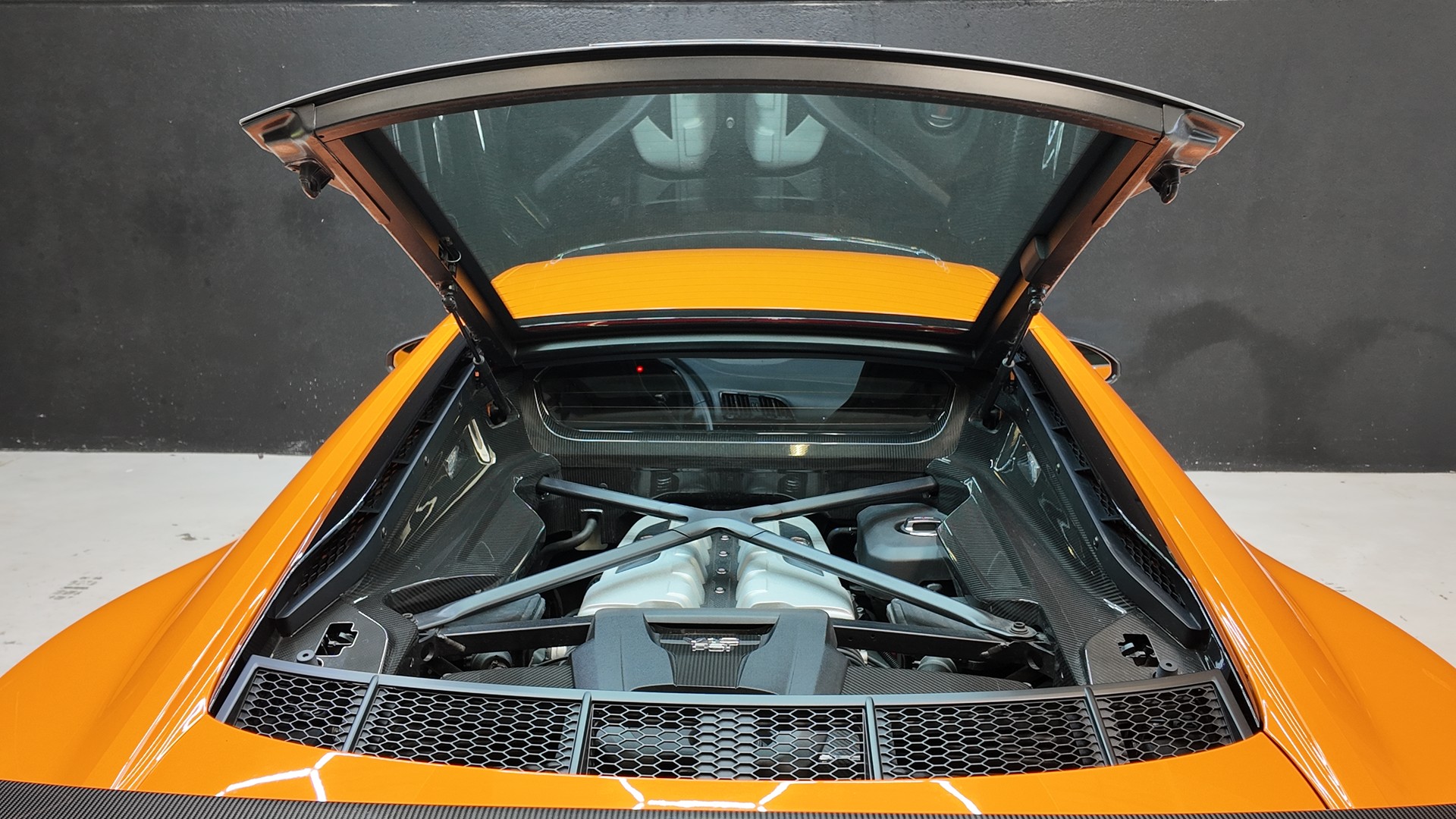 AUDI R8 Coupé 5.2 plus S-Tronic-image-9