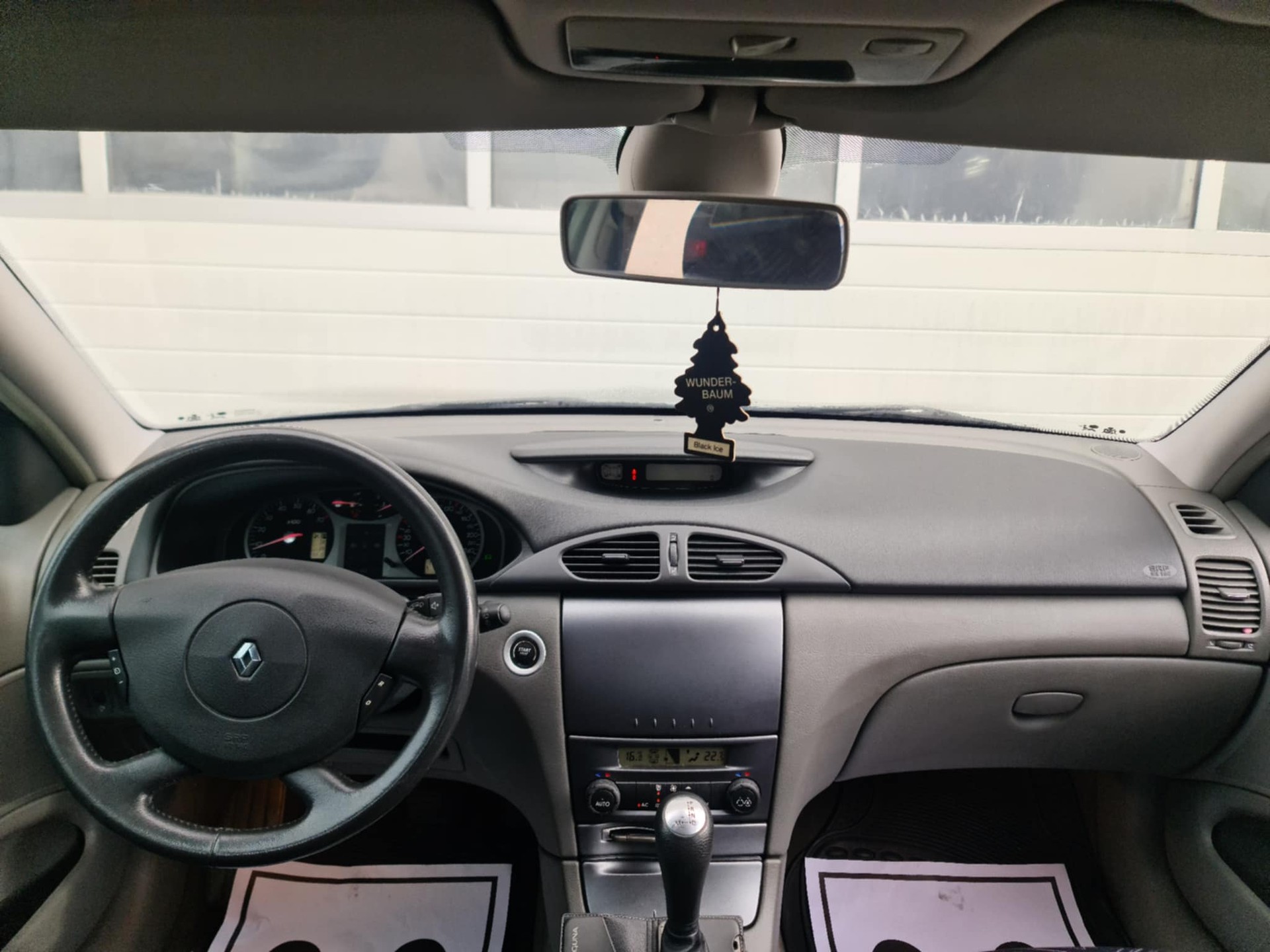 RENAULT Laguna 3.0 V6 24V Initiale Automatic-image-10
