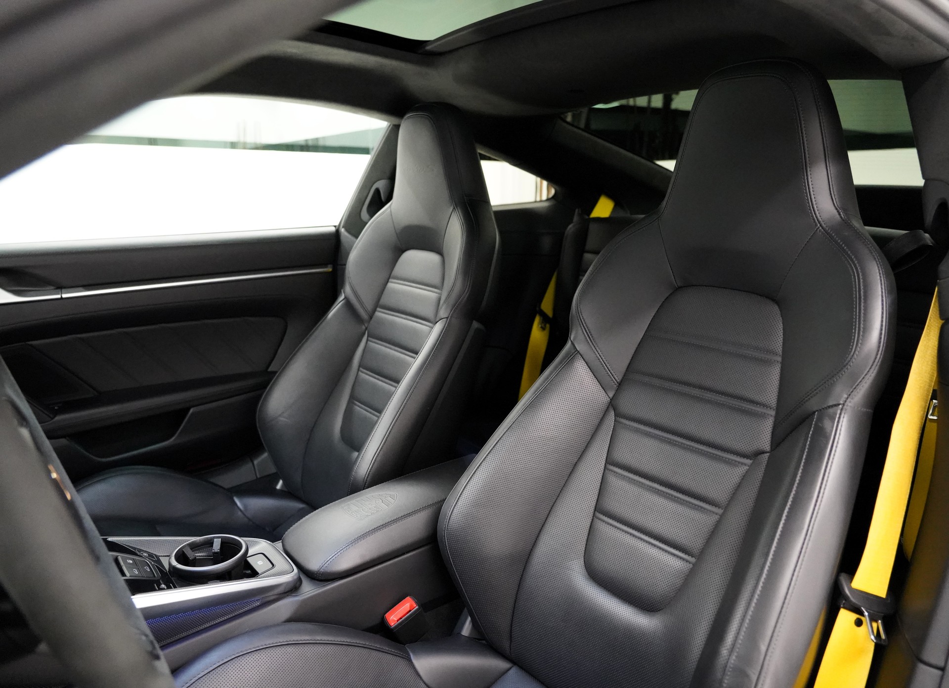 PORSCHE 911 Turbo S-image-8