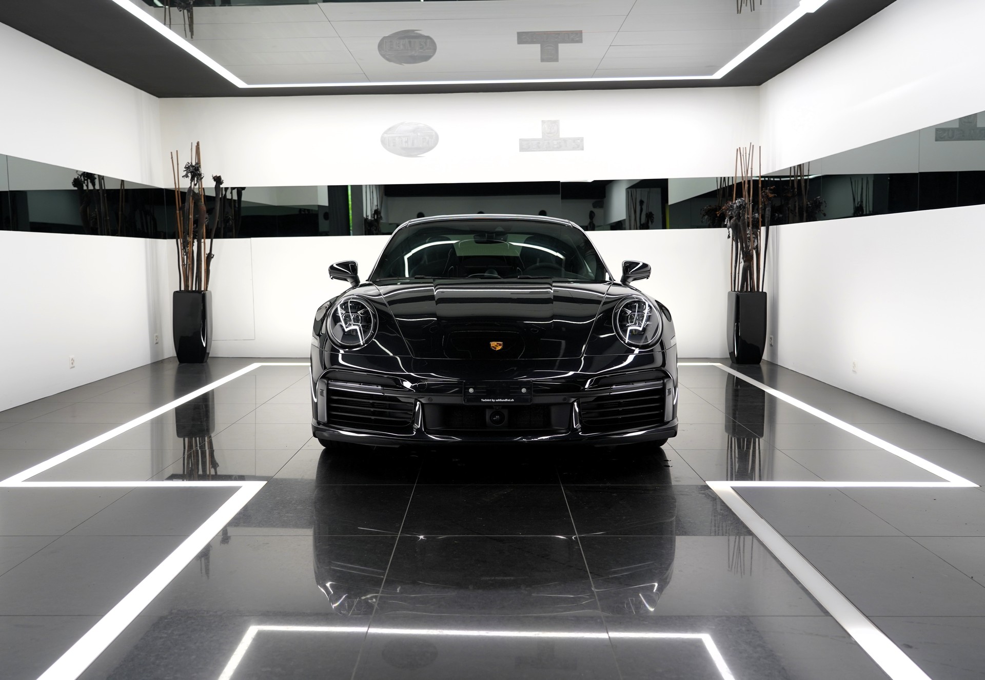 PORSCHE 911 Turbo S-showroom-element-2