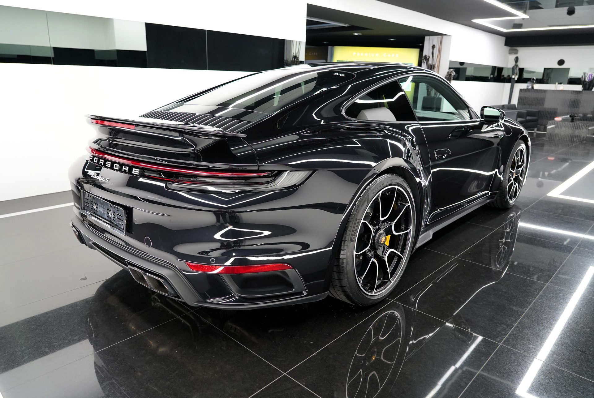 PORSCHE 911 Turbo S-showroom-element-3