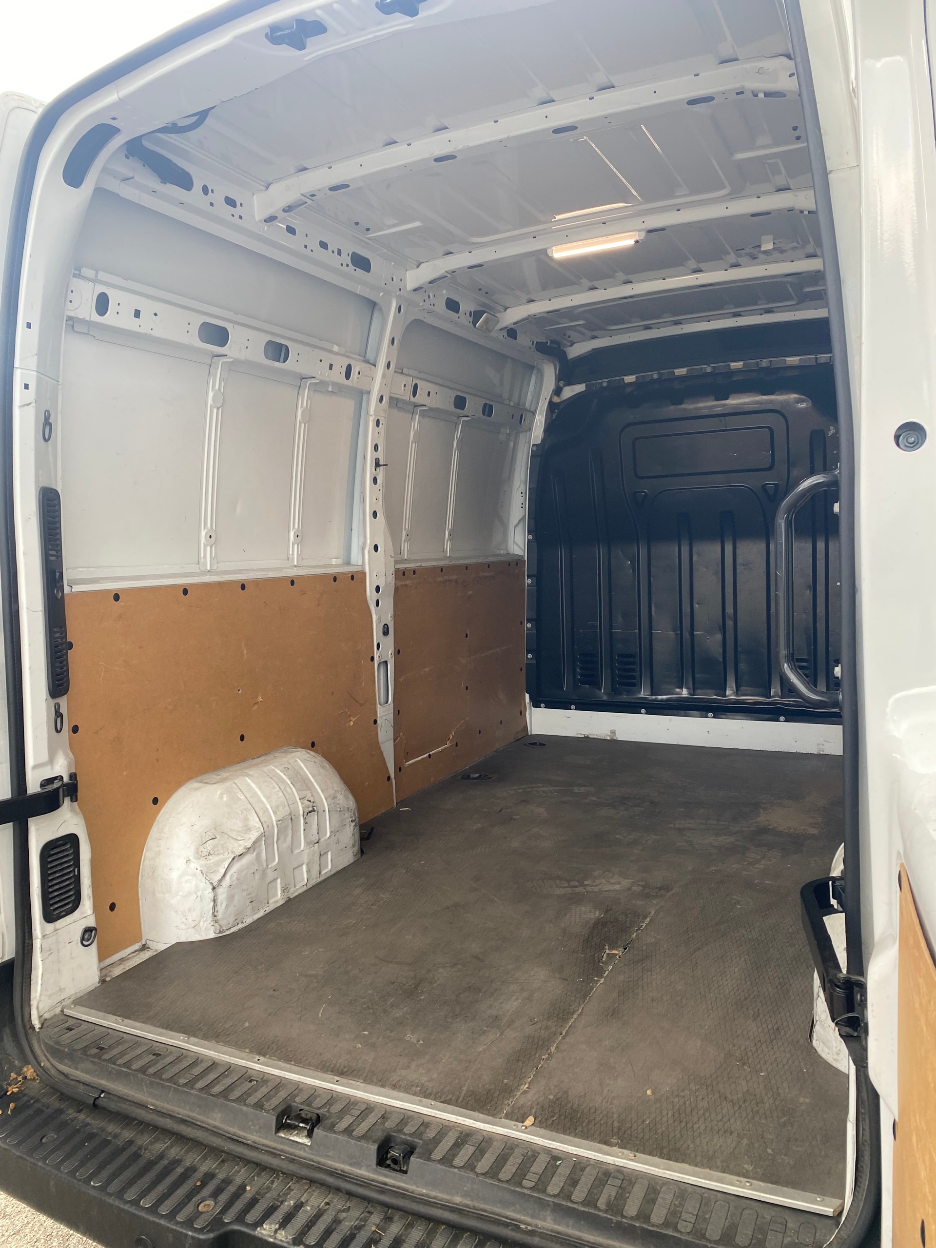 NISSAN NV400 F35.13 L2H2 FWD Comfort-image-8