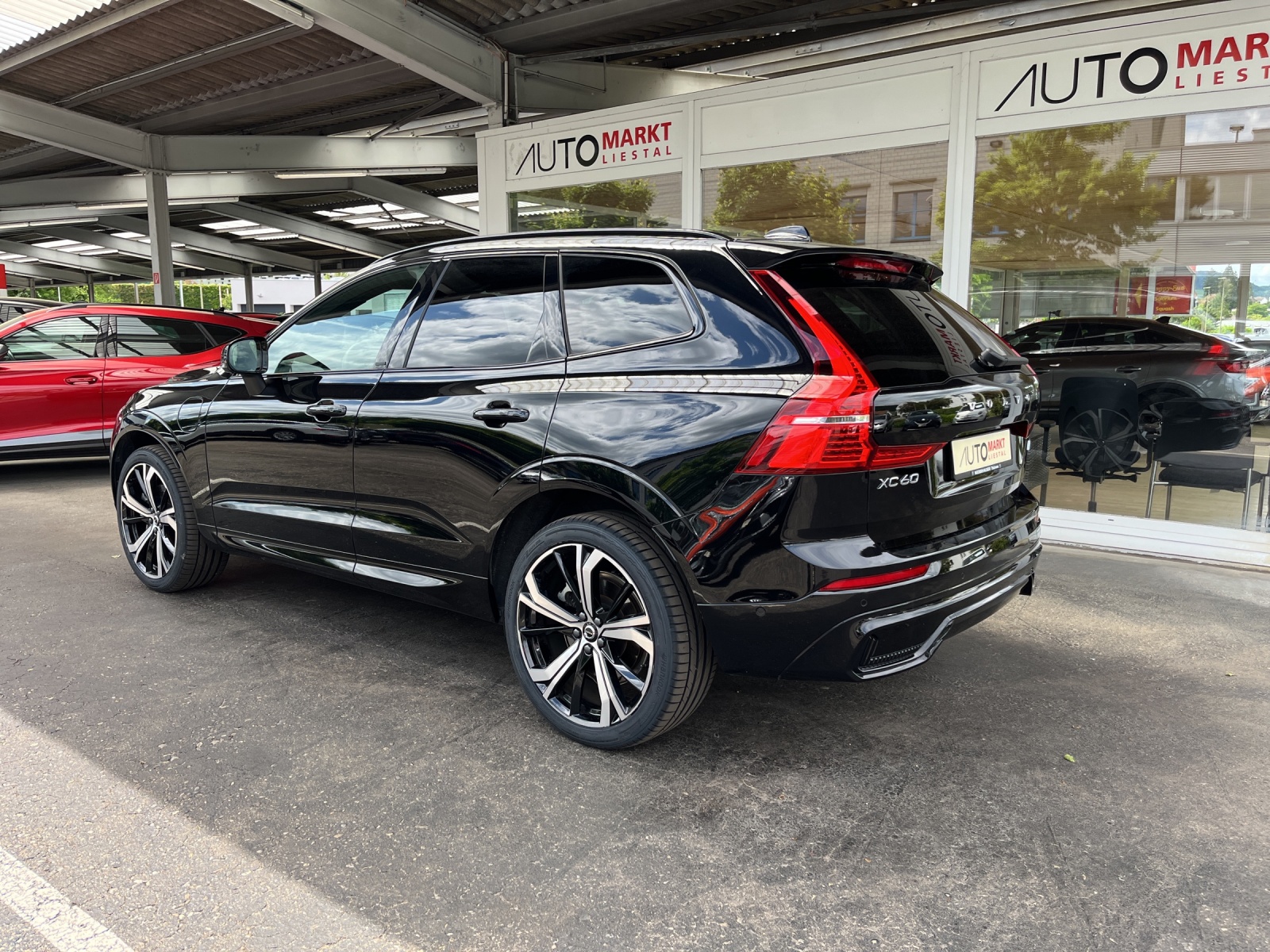 VOLVO XC60 T6 eAWD PluginHybrid Ultimate Dark Geartronic-showroom-element-2