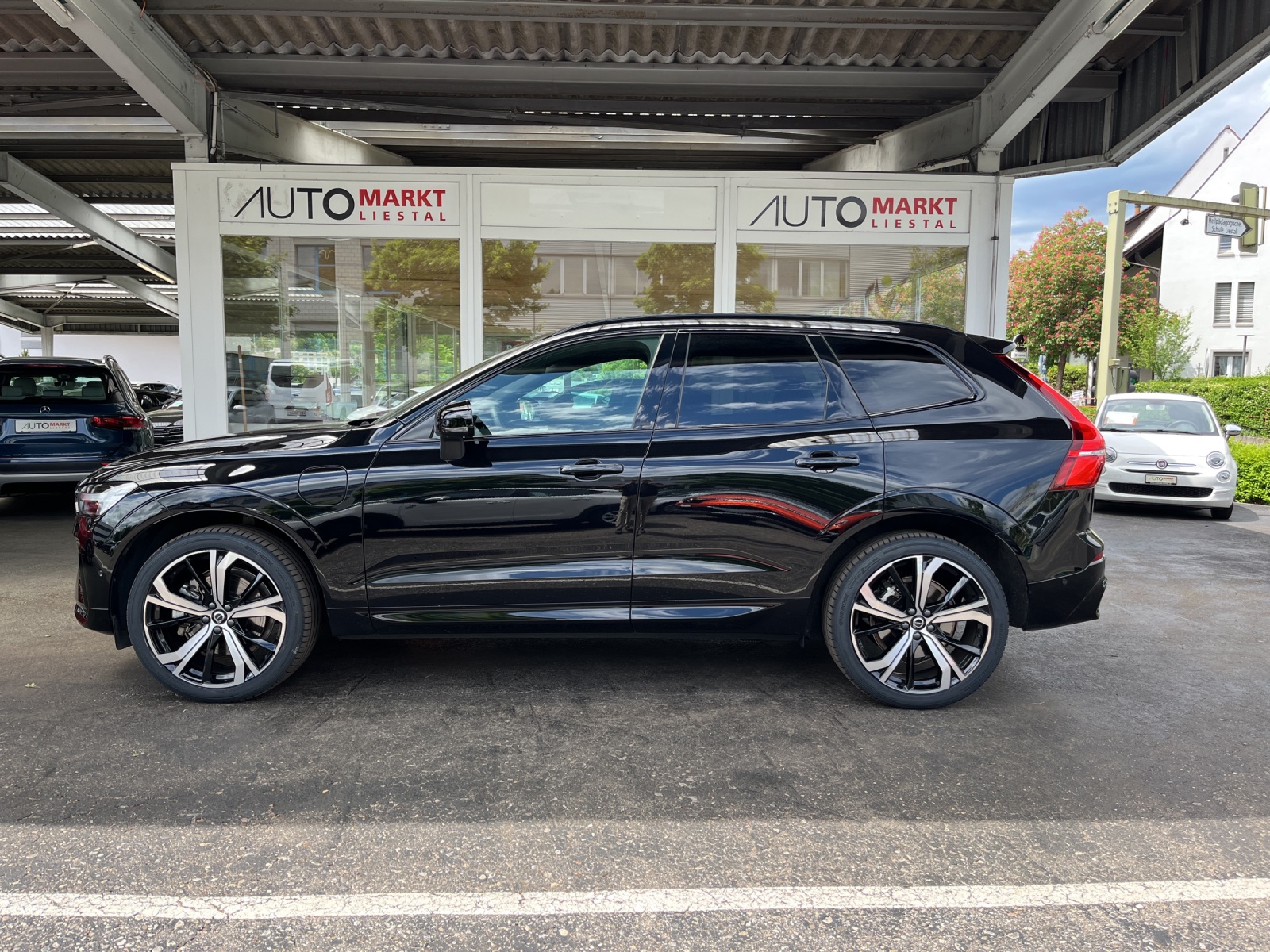 VOLVO XC60 T6 eAWD PluginHybrid Ultimate Dark Geartronic-showroom-element-1