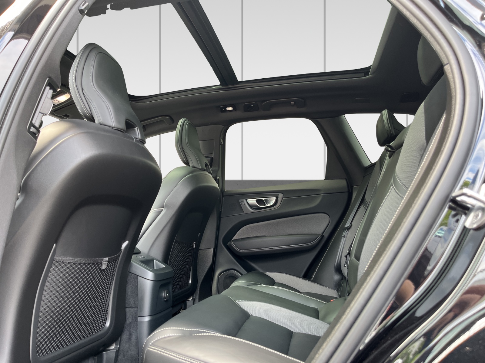 VOLVO XC60 T6 eAWD PluginHybrid Ultimate Dark Geartronic-image-10
