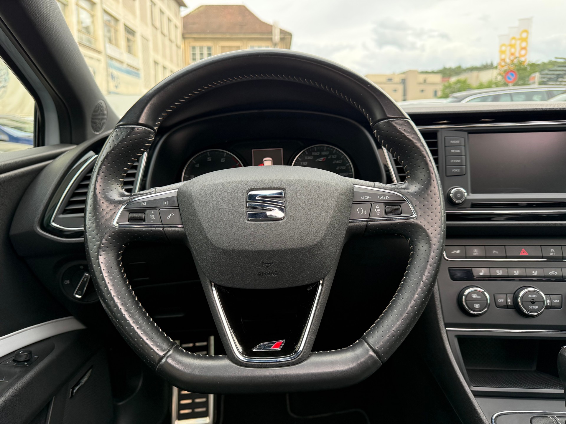 SEAT Leon ST 2.0 TSI Cupra 280 DSG-image-11