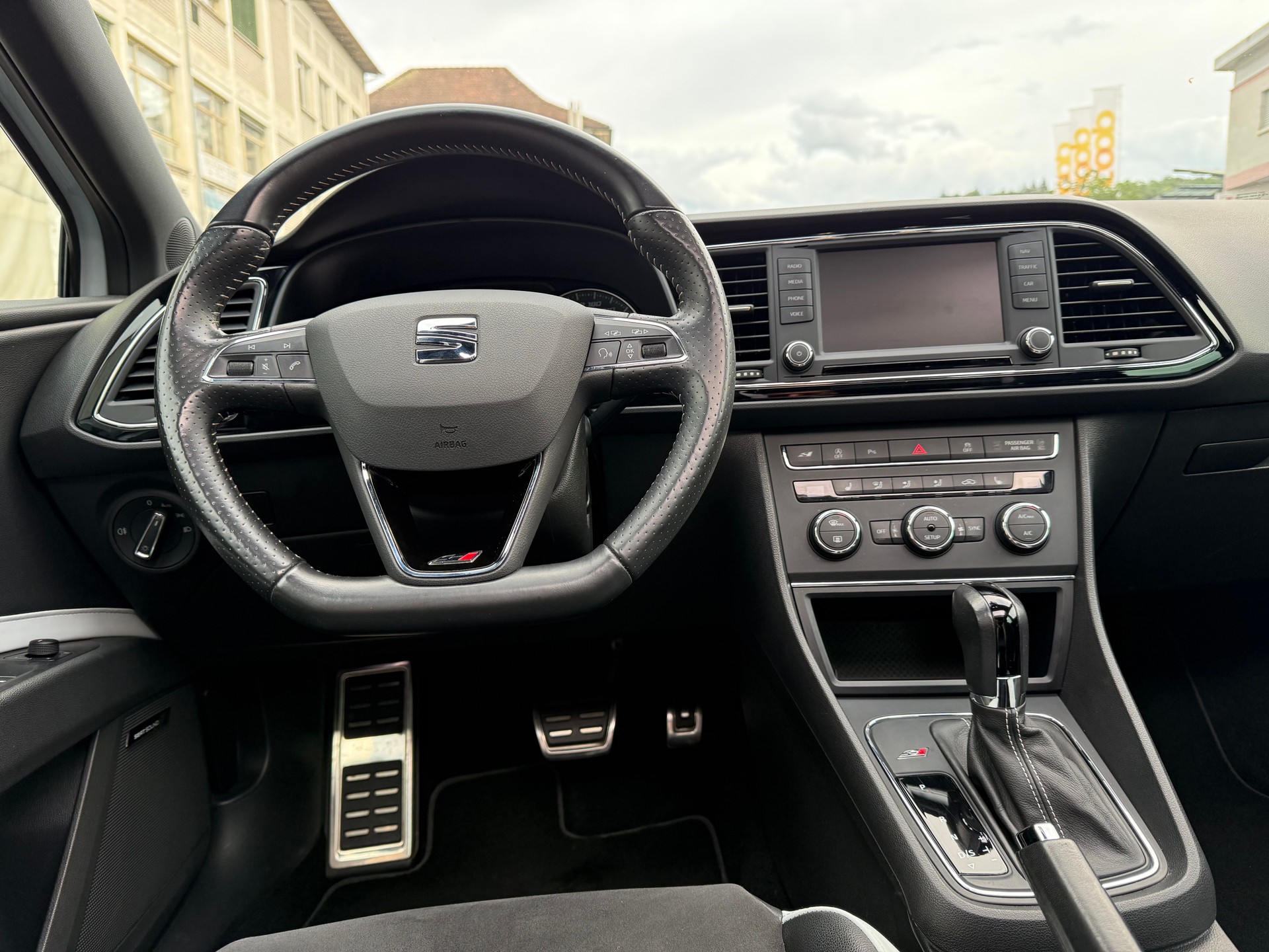SEAT Leon ST 2.0 TSI Cupra 280 DSG-image-8