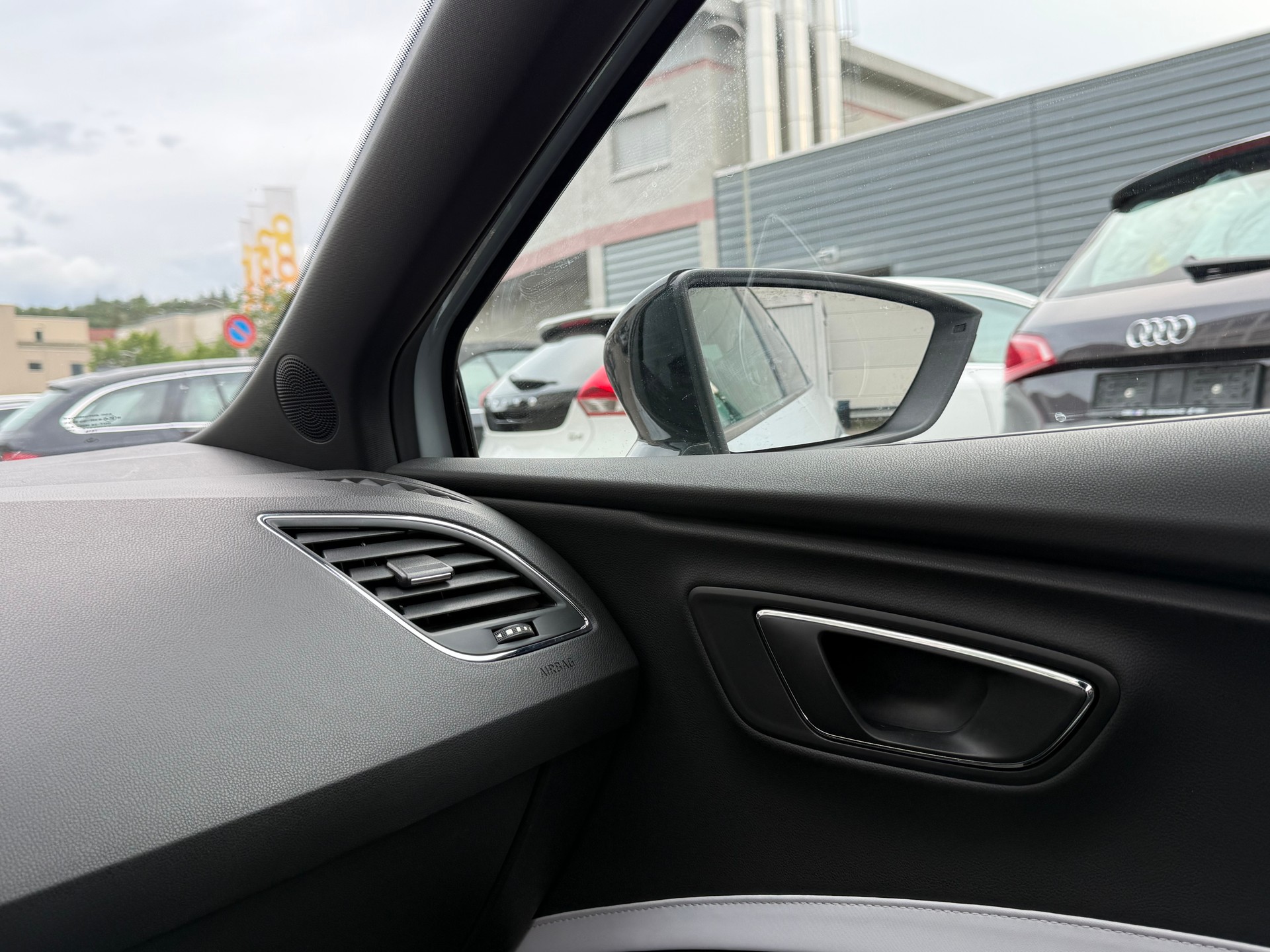 SEAT Leon ST 2.0 TSI Cupra 280 DSG-image-14