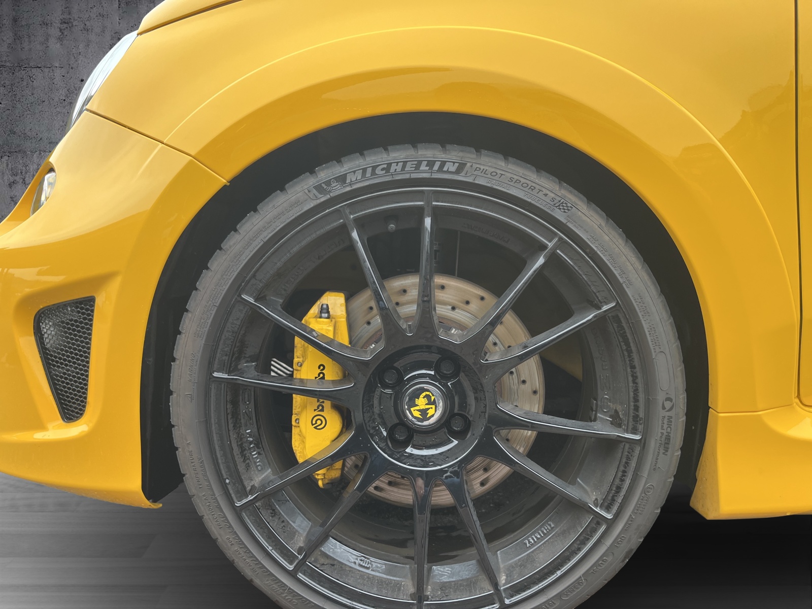 FIAT 695 Abarth 1.4 T-Jet 190 Biposto Record-image-16