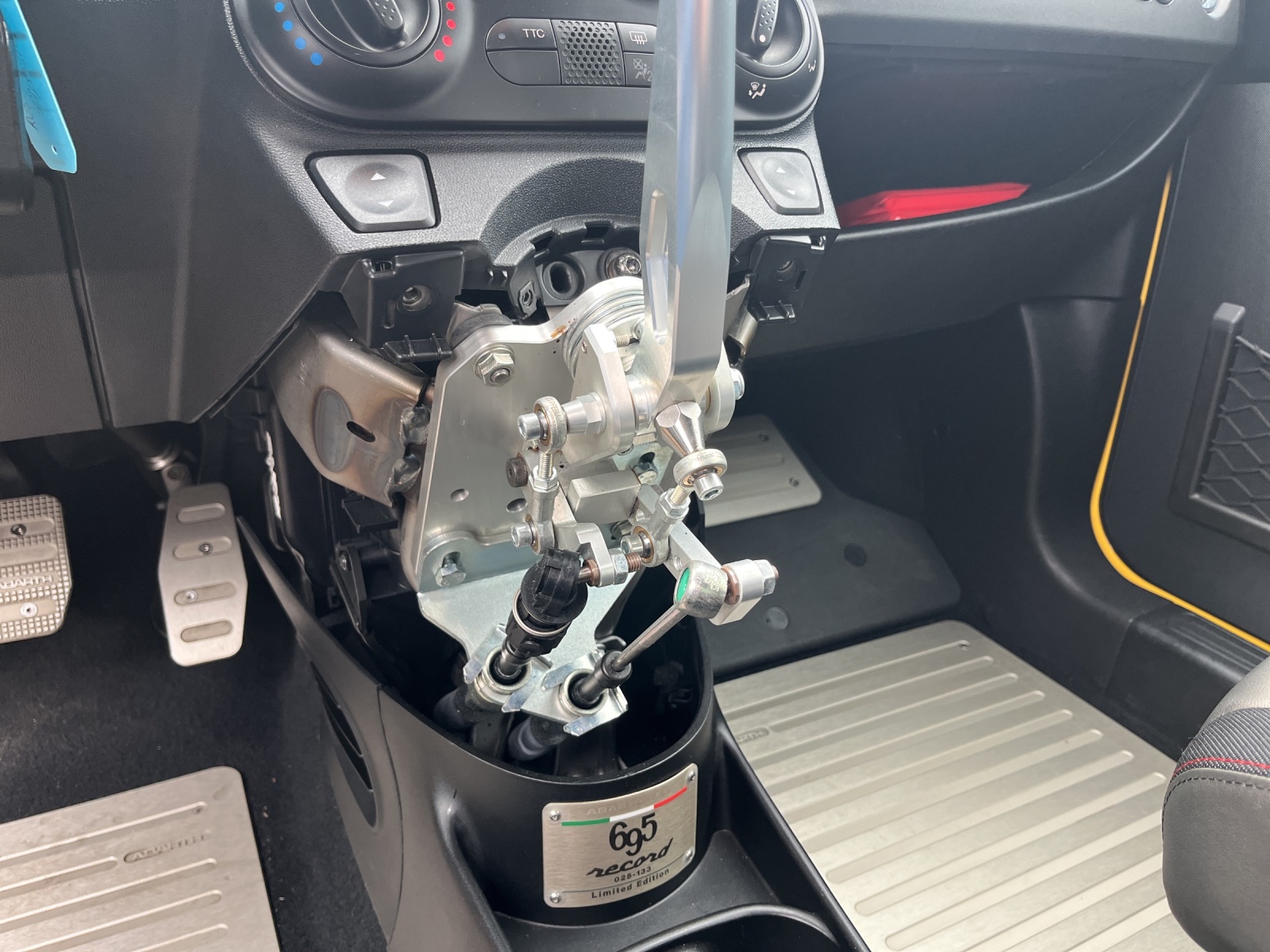 FIAT 695 Abarth 1.4 T-Jet 190 Biposto Record-image-11