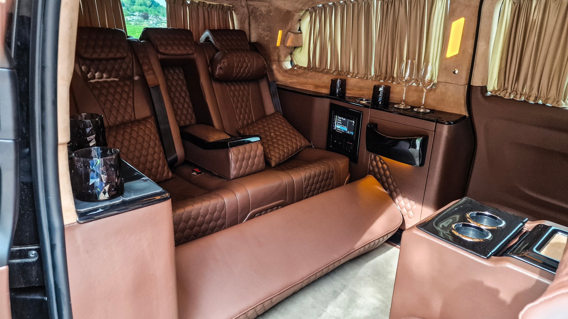 MERCEDES-BENZ 116 VIP-Bus Tourer L 7G-Tronic-image-15