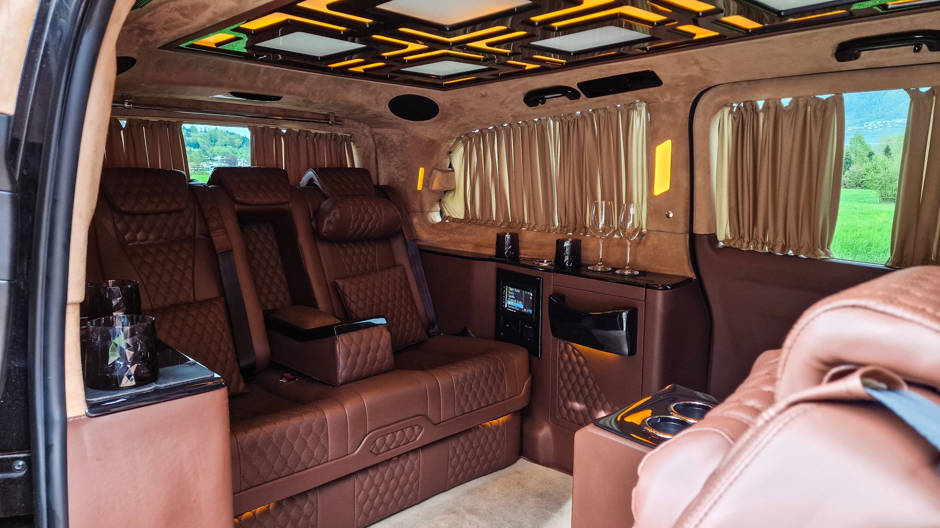 MERCEDES-BENZ 116 VIP-Bus Tourer L 7G-Tronic-image-14