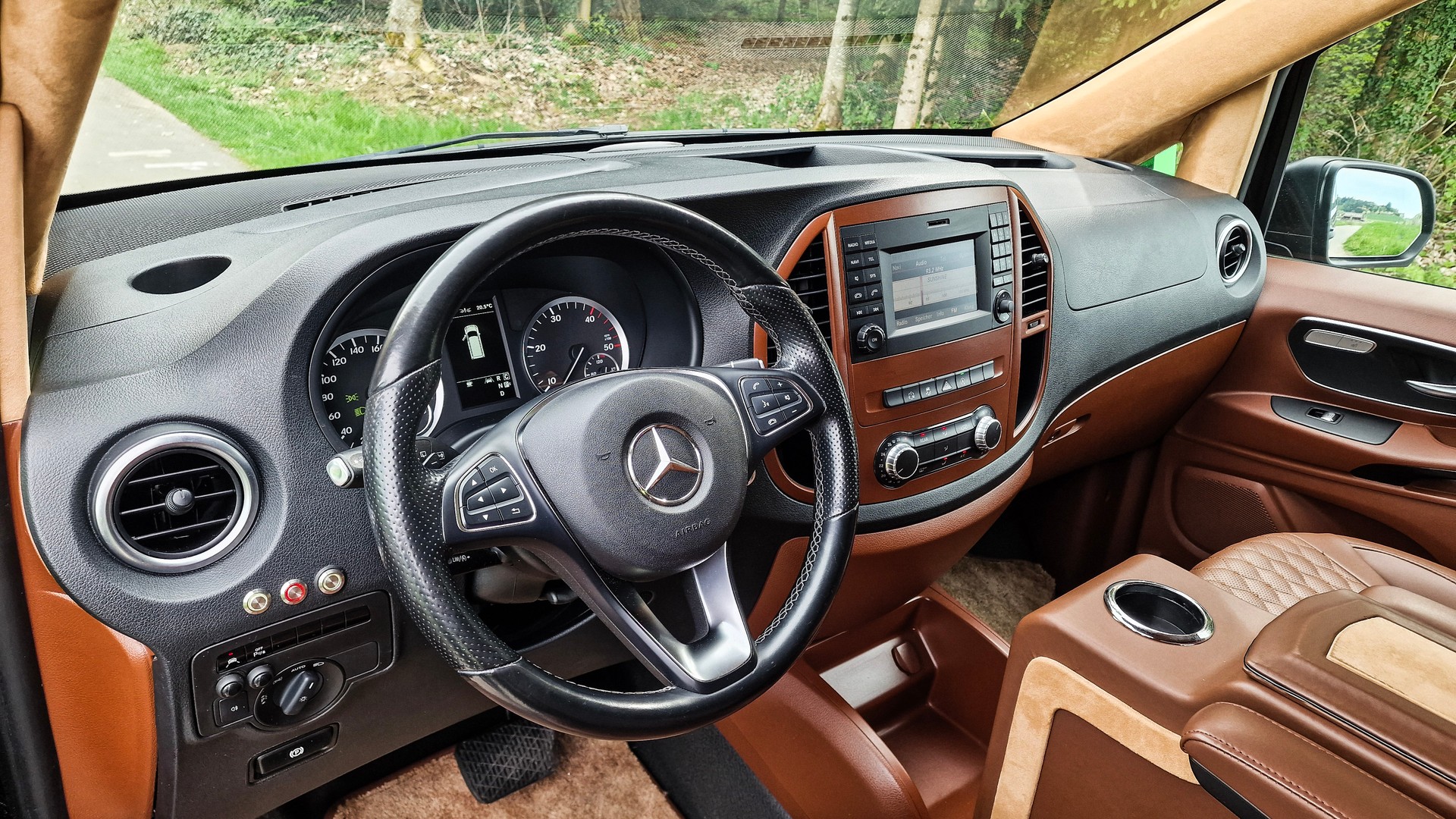 MERCEDES-BENZ 116 VIP-Bus Tourer L 7G-Tronic-image-11