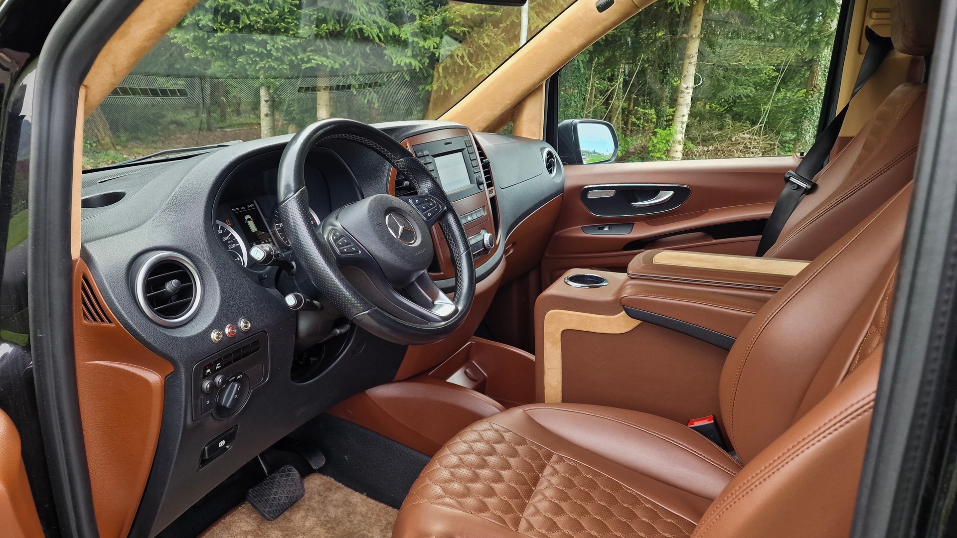 MERCEDES-BENZ 116 VIP-Bus Tourer L 7G-Tronic-image-10