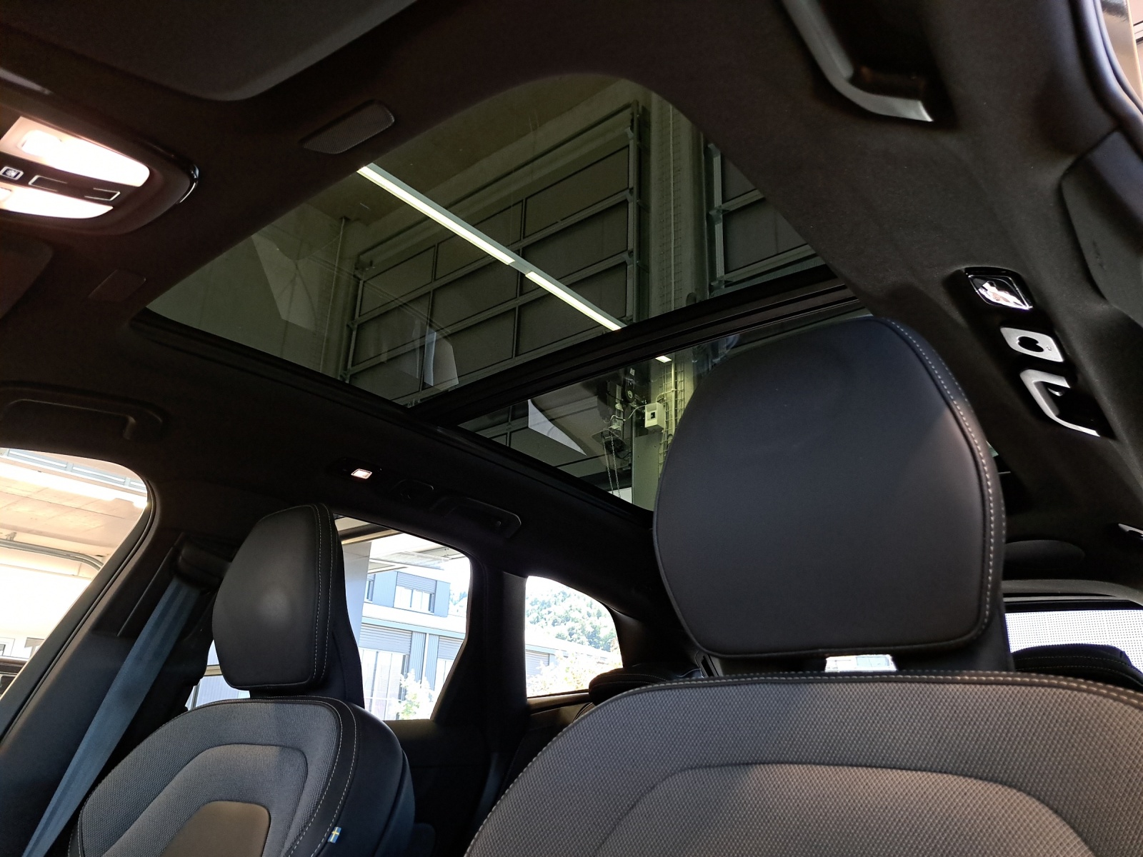 VOLVO XC60 2.0 B6 MH Ultimate Dark A-image-17