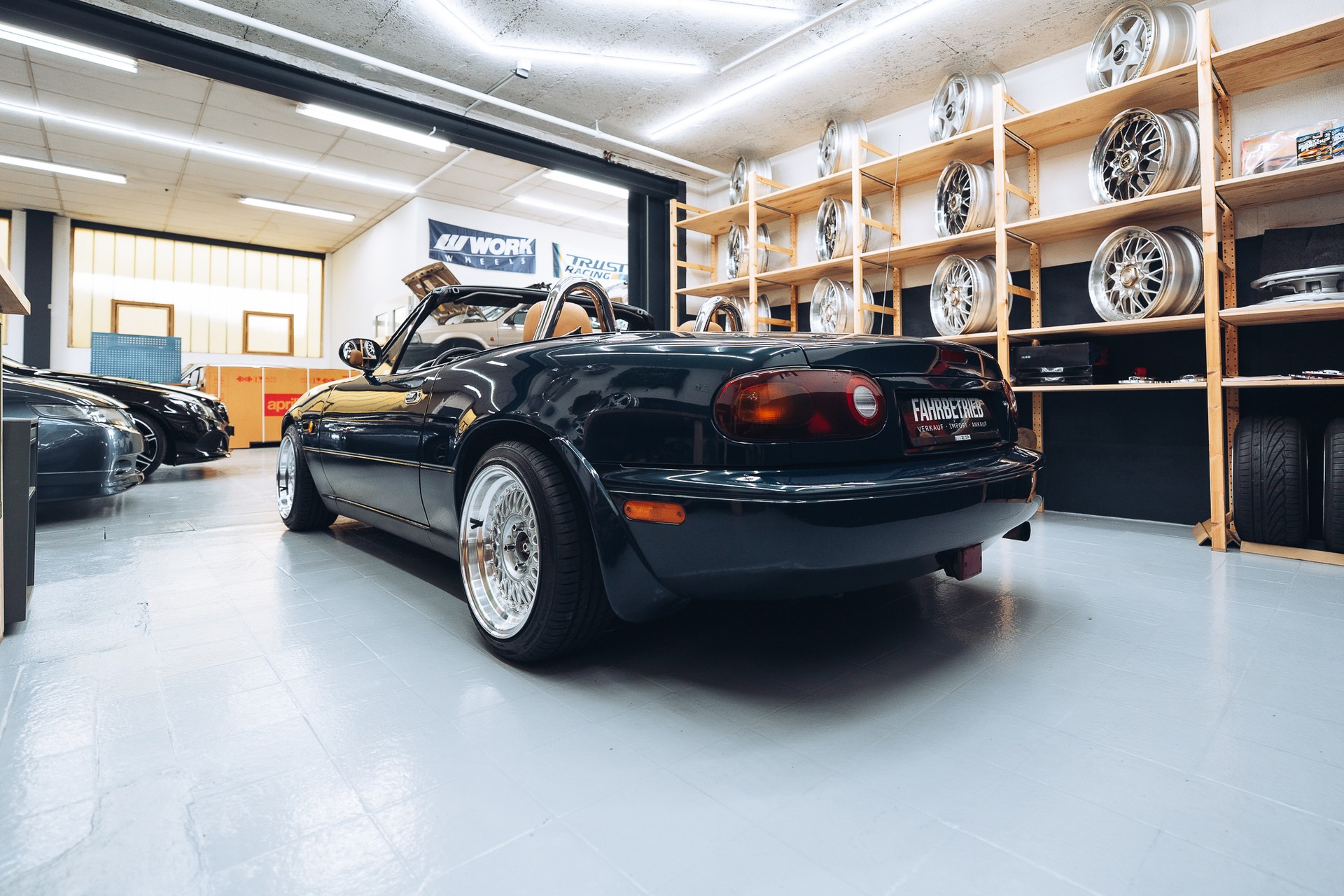 MAZDA MX-5 1.6i-16-image-9