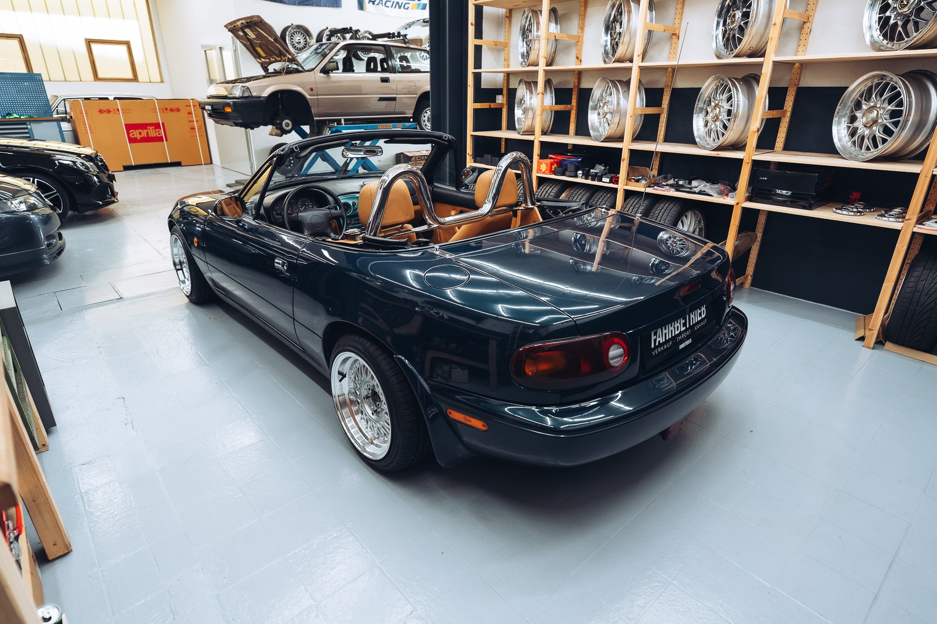 MAZDA MX-5 1.6i-16-image-8