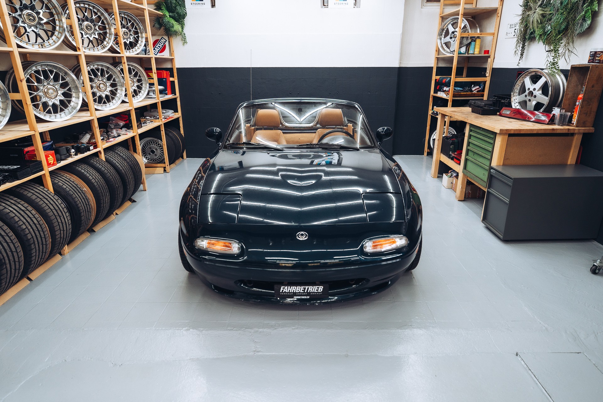 MAZDA MX-5 1.6i-16-image-2