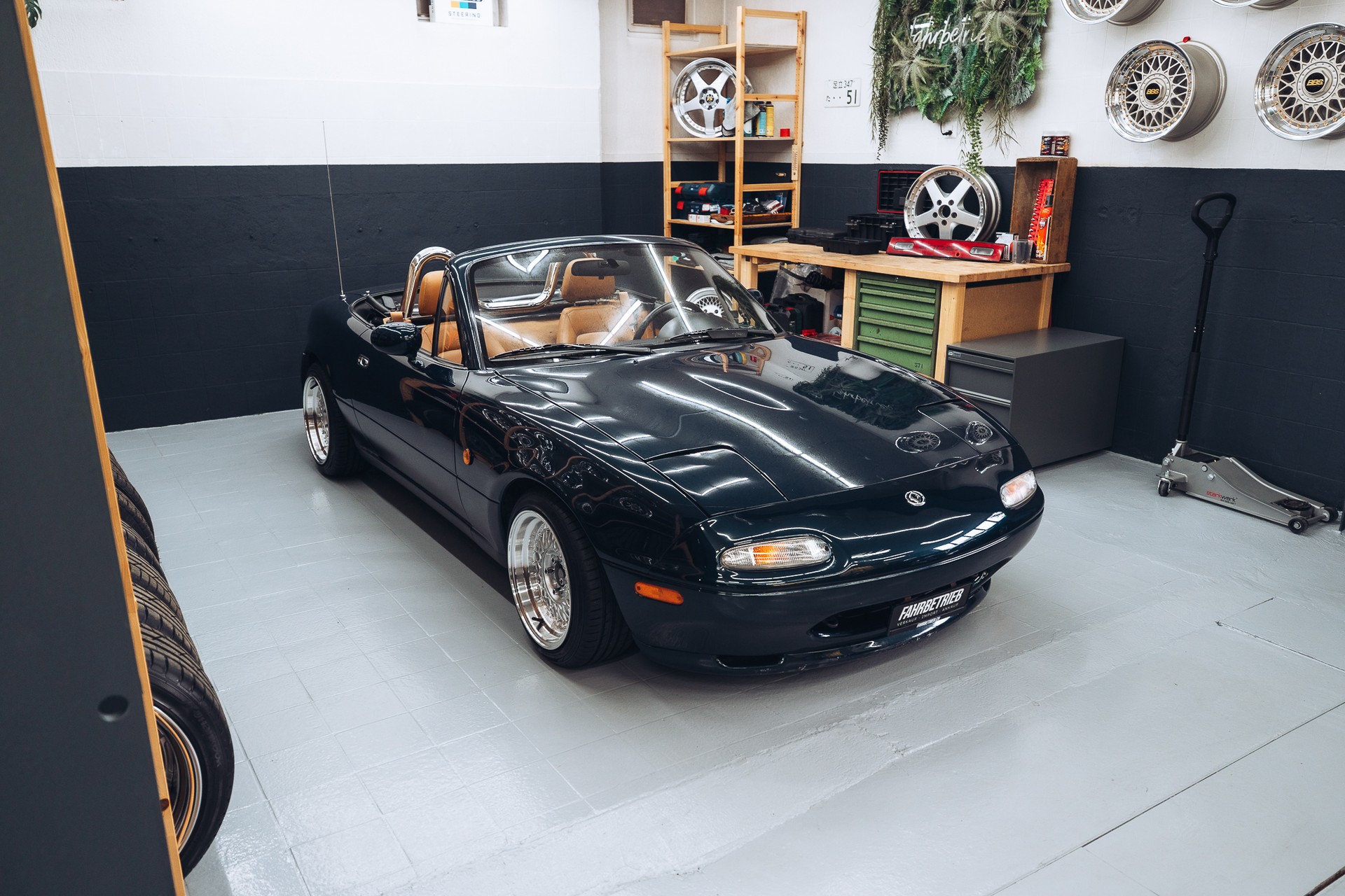 MAZDA MX-5 1.6i-16-image-4
