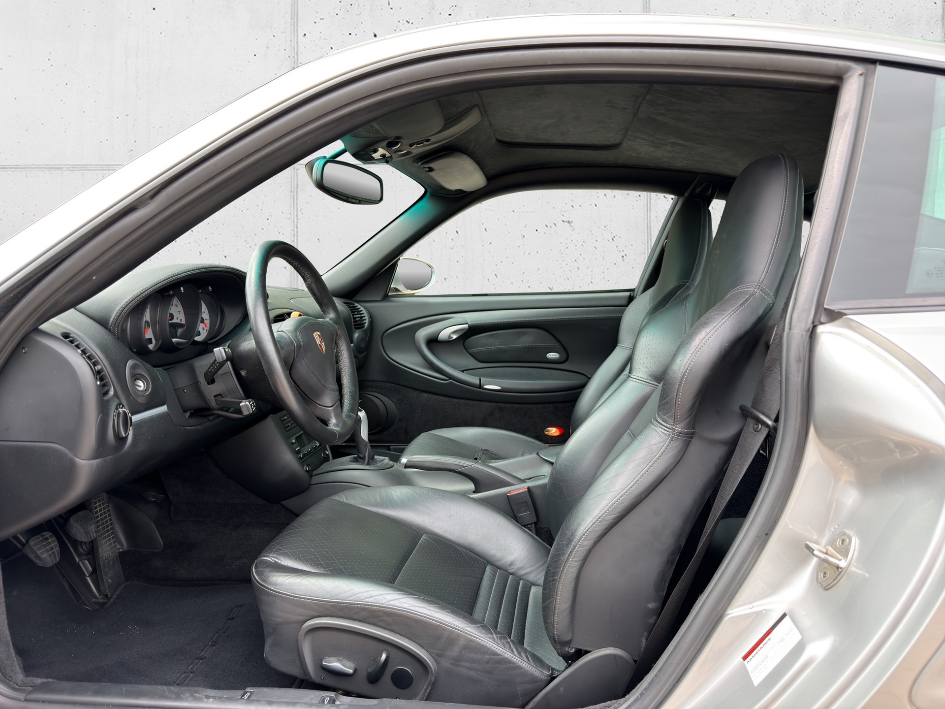 PORSCHE 911 Turbo-image-10