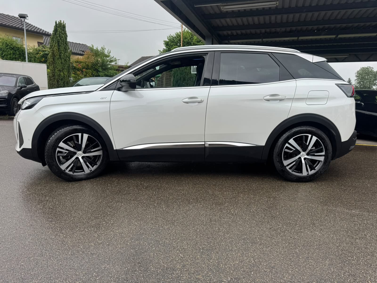 PEUGEOT 3008 300e Hybrid4 GT EAT8-image-3