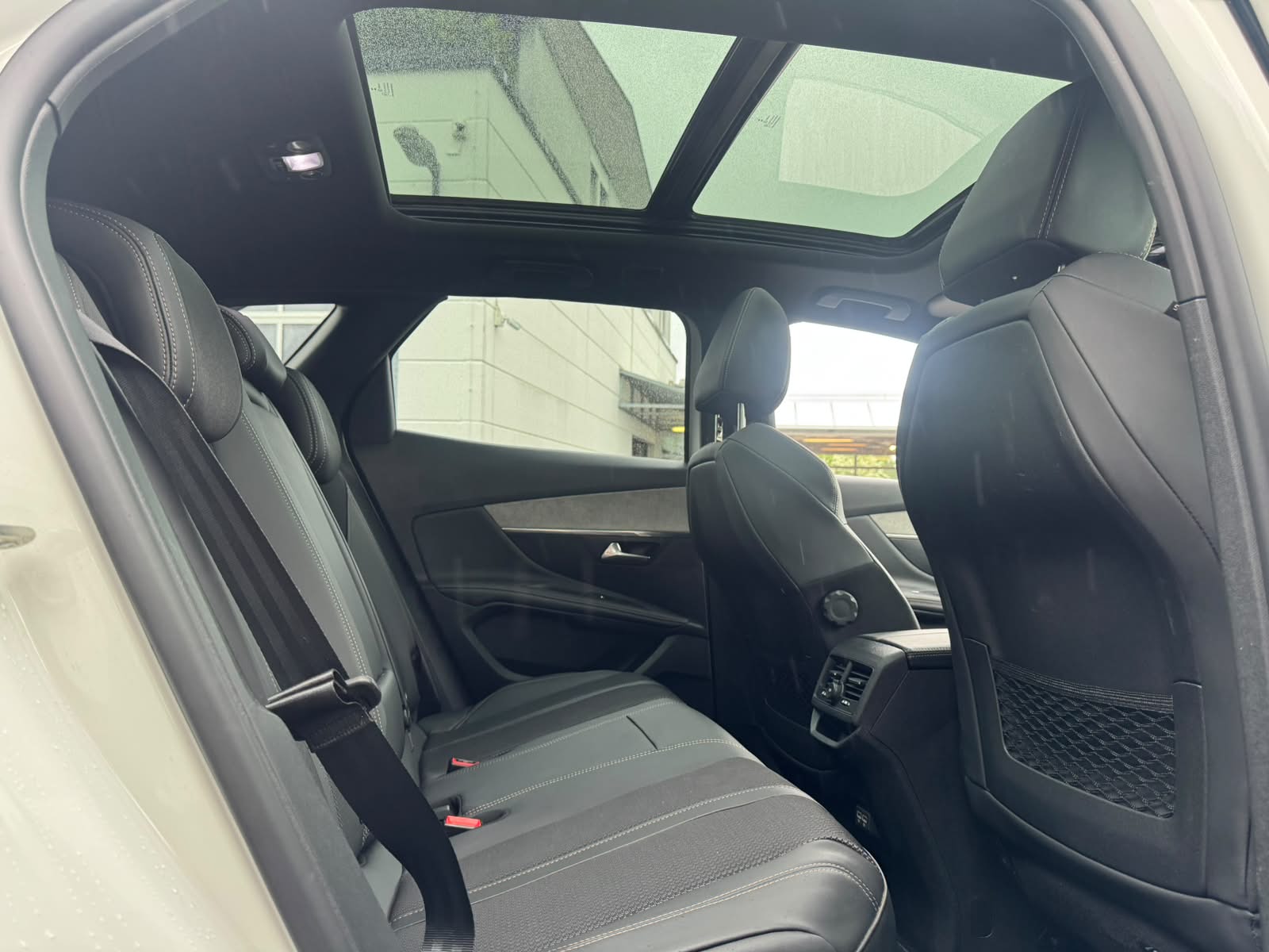 PEUGEOT 3008 300e Hybrid4 GT EAT8-image-15