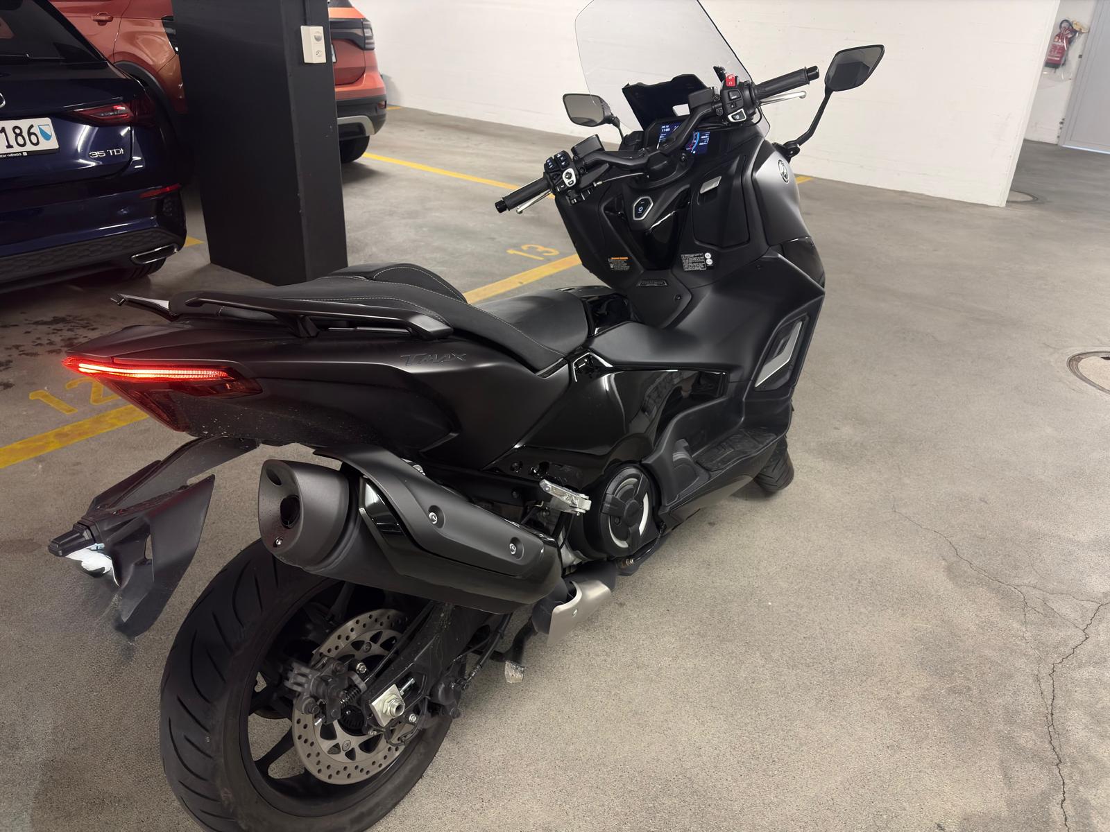 YAMAHA T-MAX Tech-Max XP 560-image-1