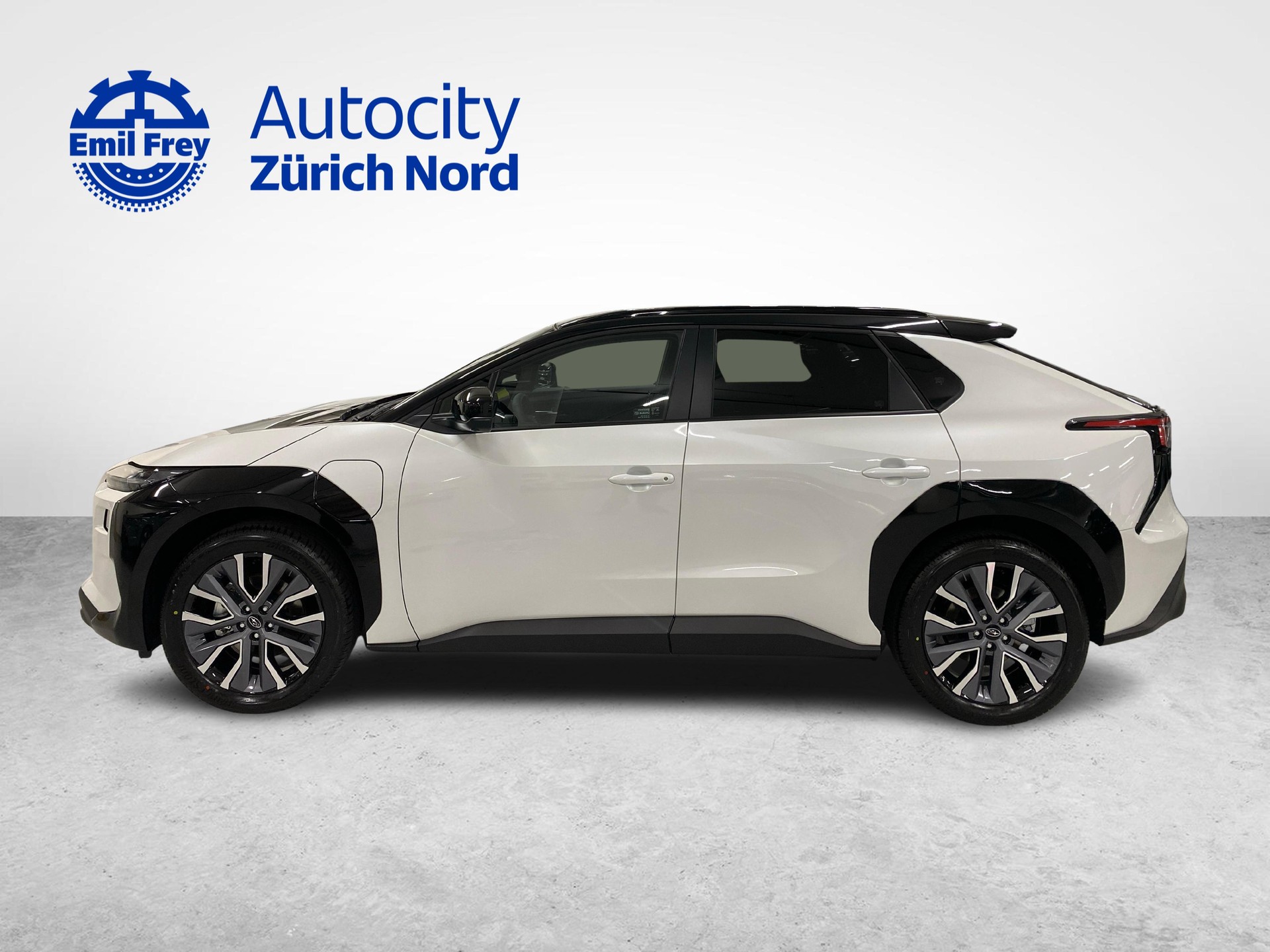 SUBARU Solterra eV Luxury AWD-showroom-element-1