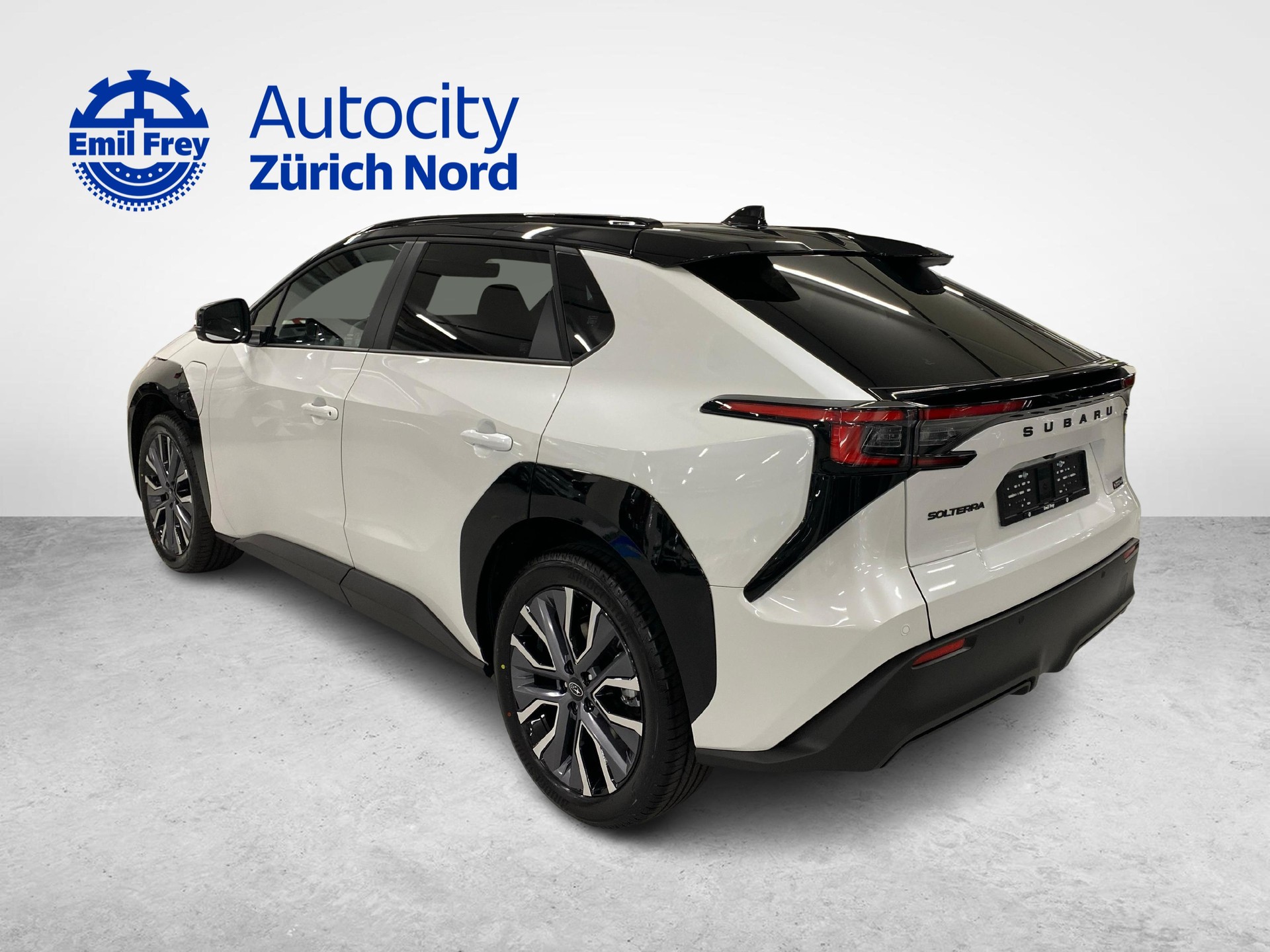 SUBARU Solterra eV Luxury AWD-showroom-element-2