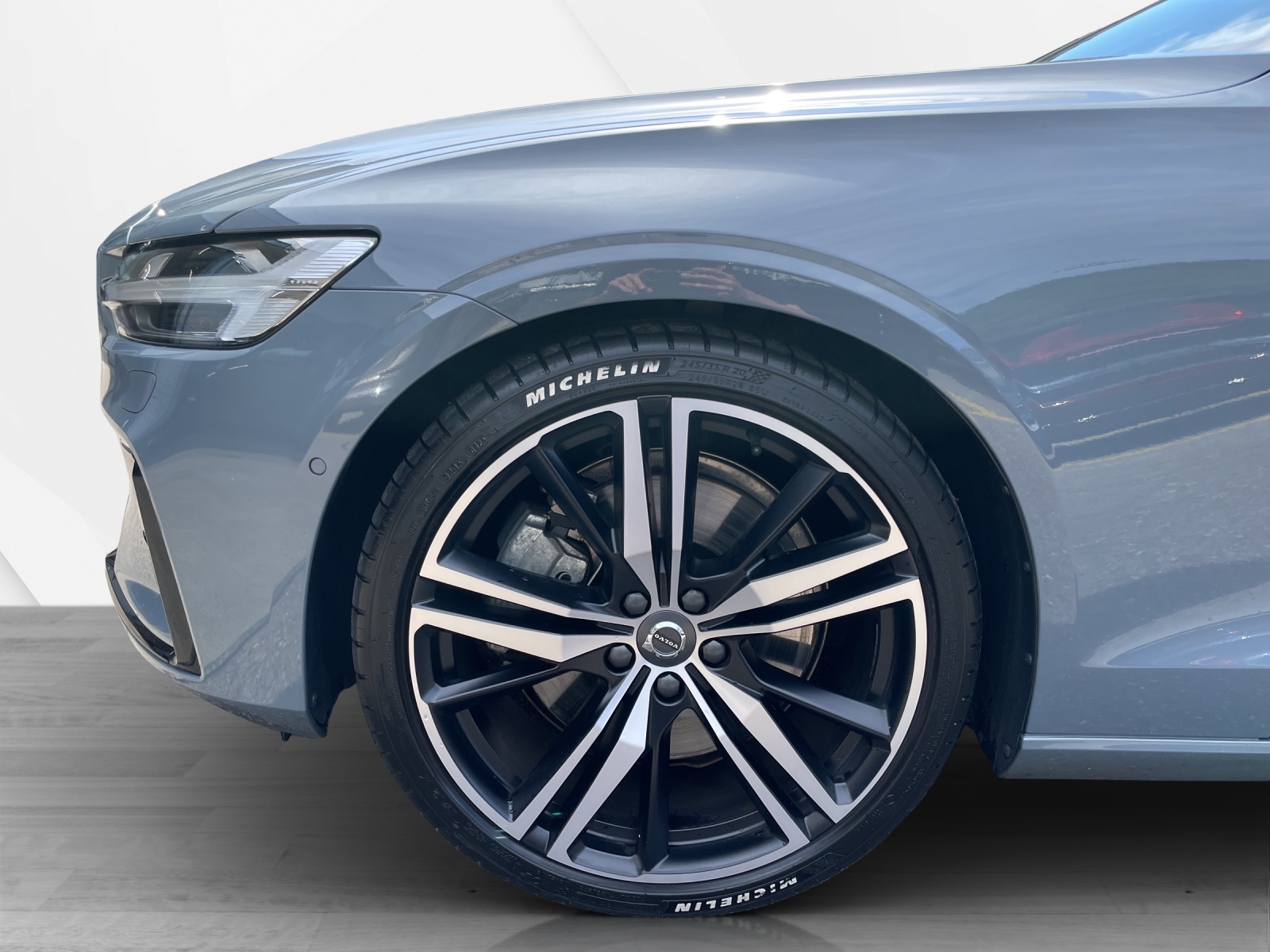VOLVO V60 2.0 B5 Ultimate Dark AWD-image-8