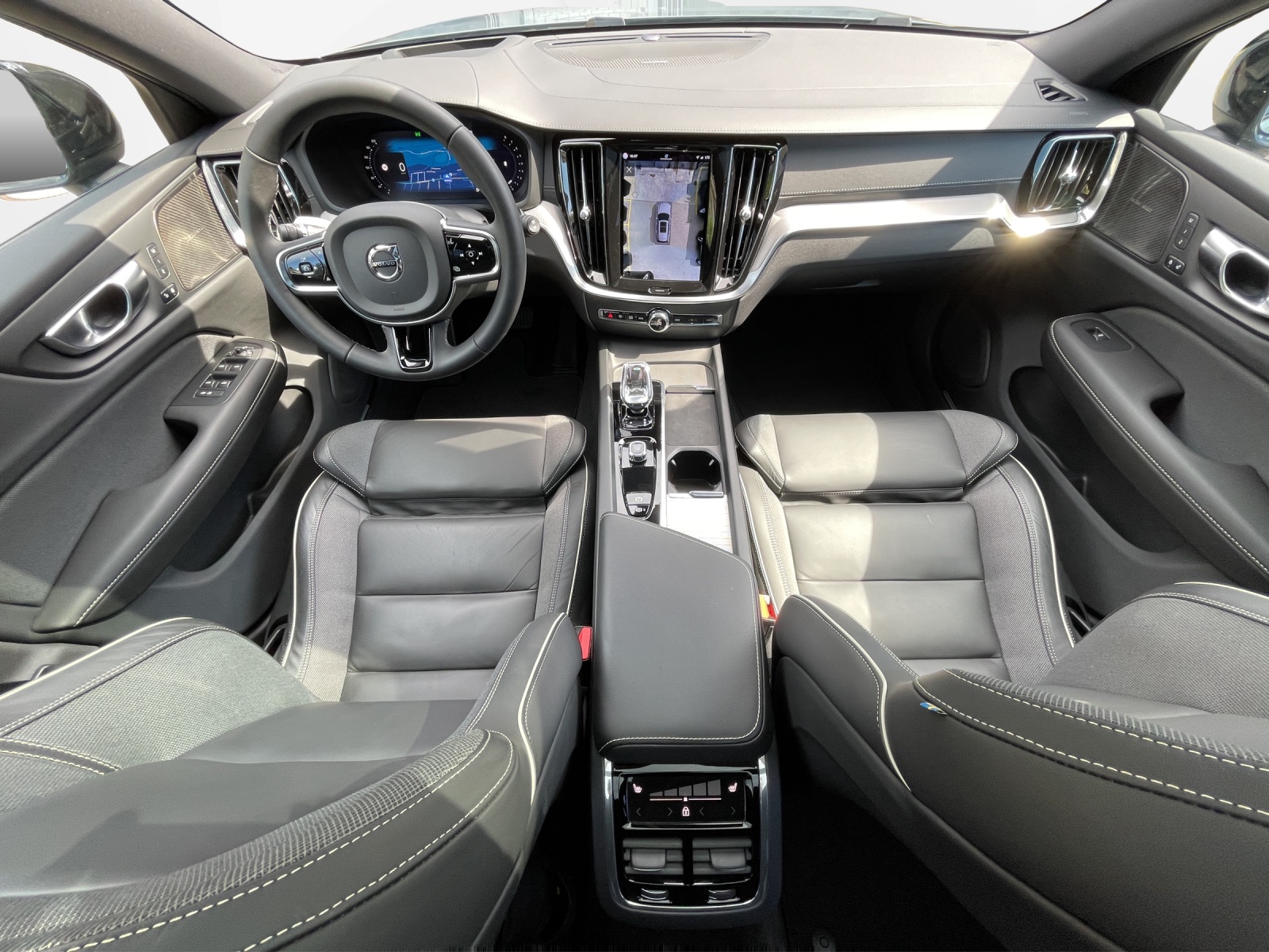 VOLVO V60 2.0 B5 Ultimate Dark AWD-image-10
