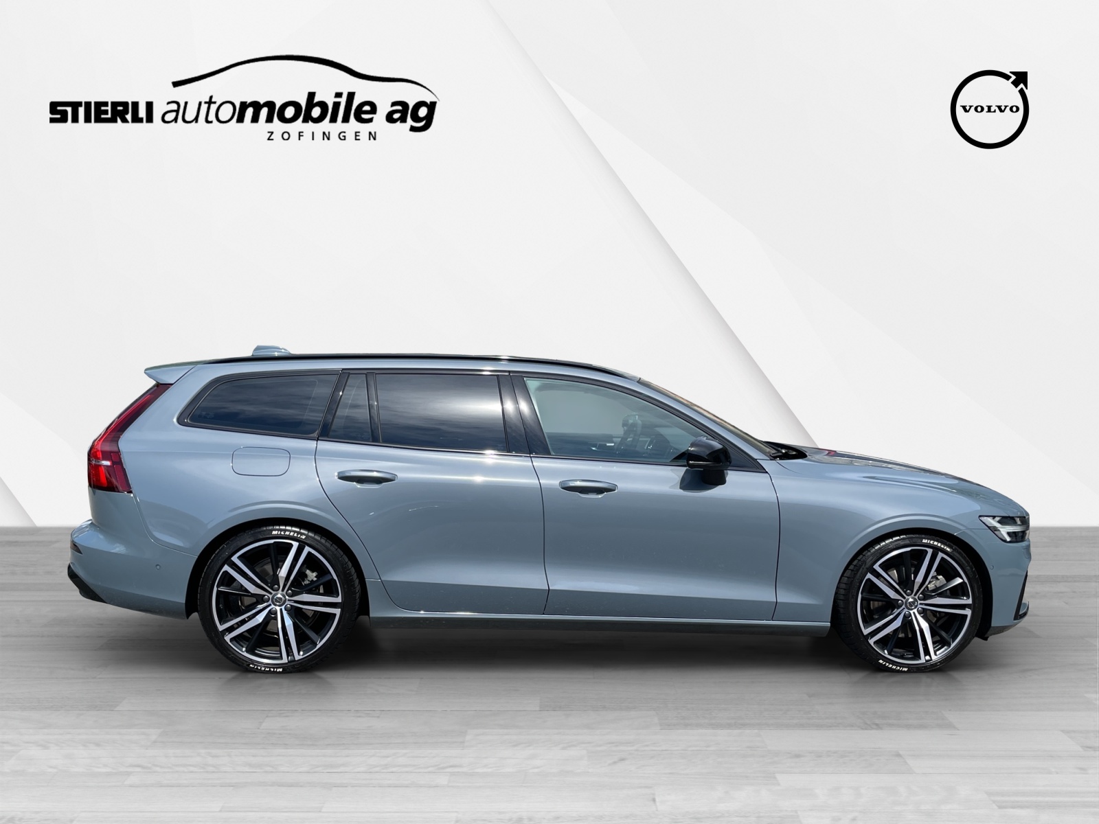 VOLVO V60 2.0 B5 Ultimate Dark AWD-showroom-element-3