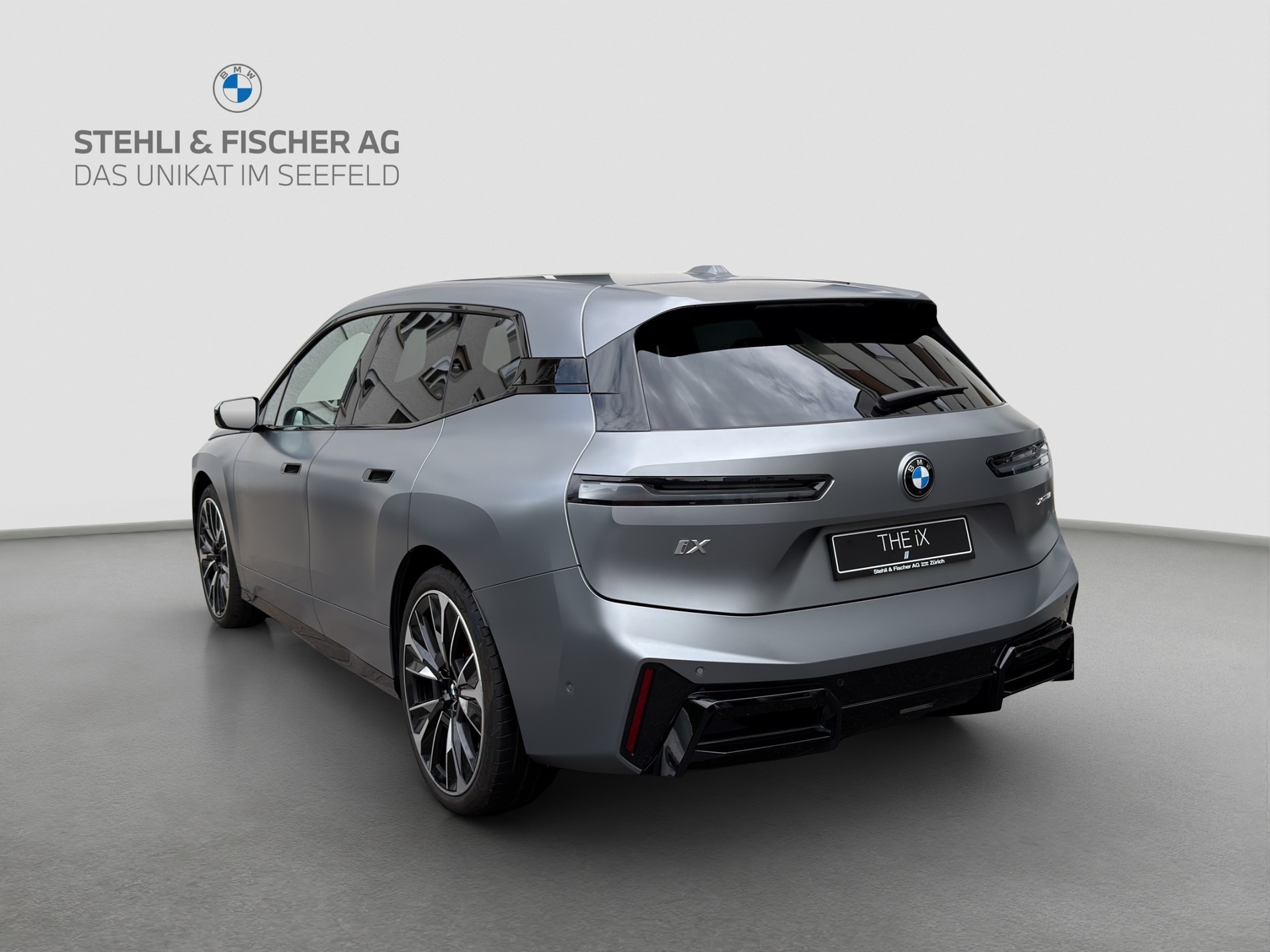 BMW iX xDrive60 M Sport Pro-showroom-element-3