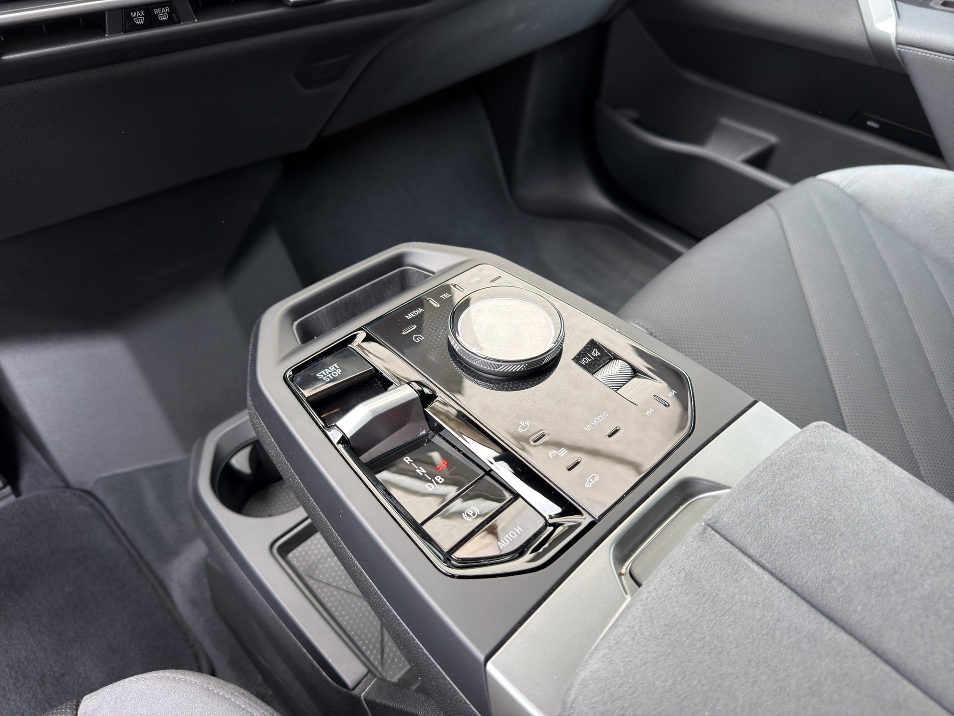 BMW iX xDrive60 M Sport Pro-image-12