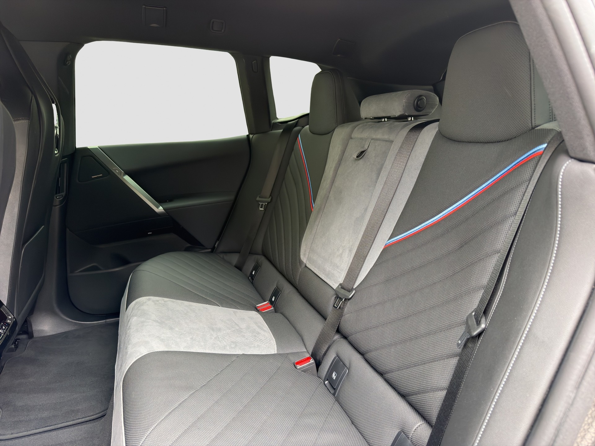BMW iX xDrive60 M Sport Pro-image-14