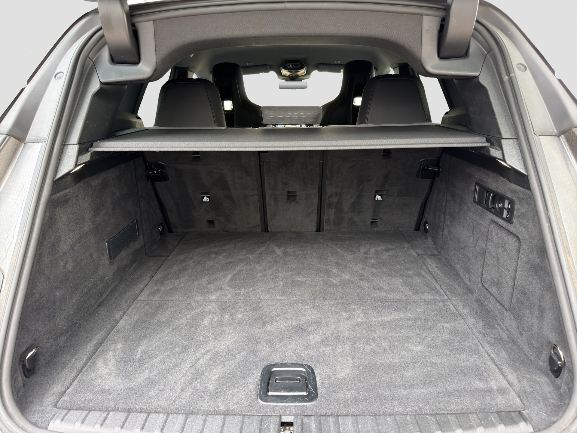 BMW iX xDrive60 M Sport Pro-image-16