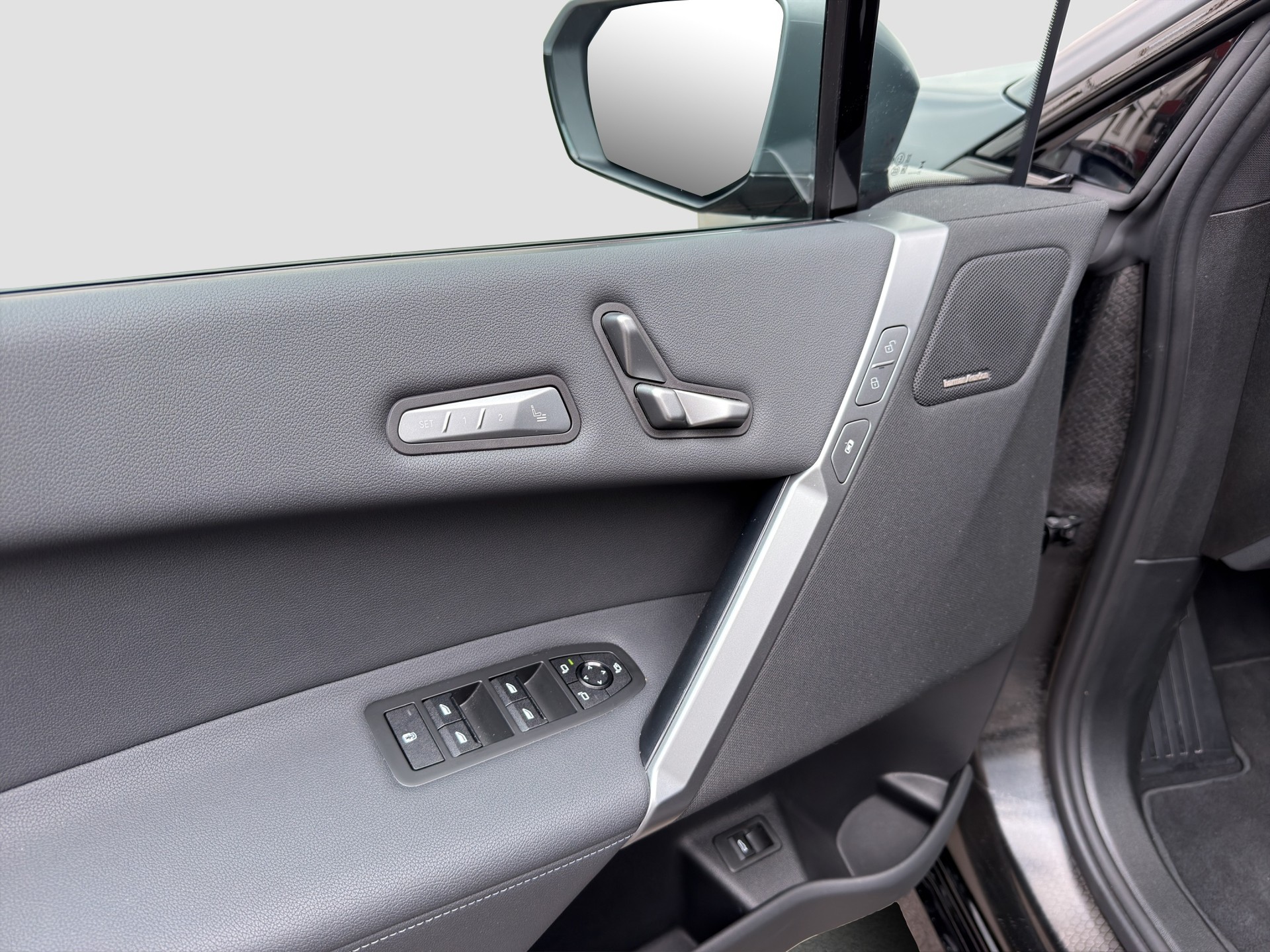 BMW iX xDrive60 M Sport Pro-image-10
