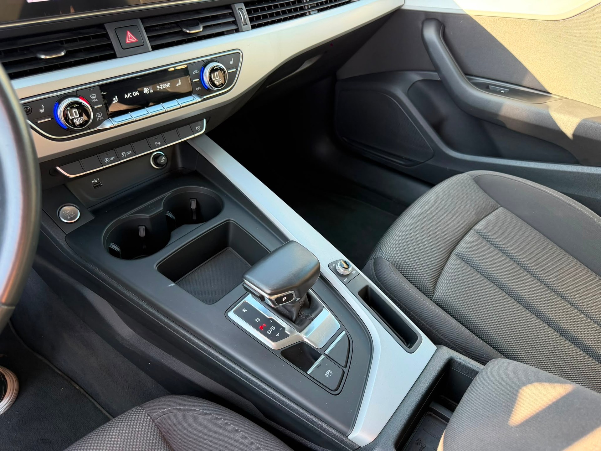 AUDI A4 Avant 35 TDI advanced S-tronic-image-12