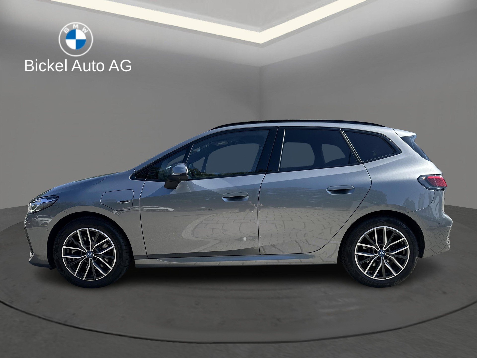 BMW 230e xDrive M Sport-showroom-element-2