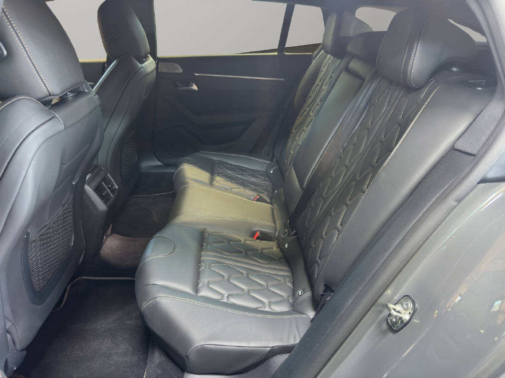 PEUGEOT 508 SW 1.6 Plug-in Hybrid GT-image-11