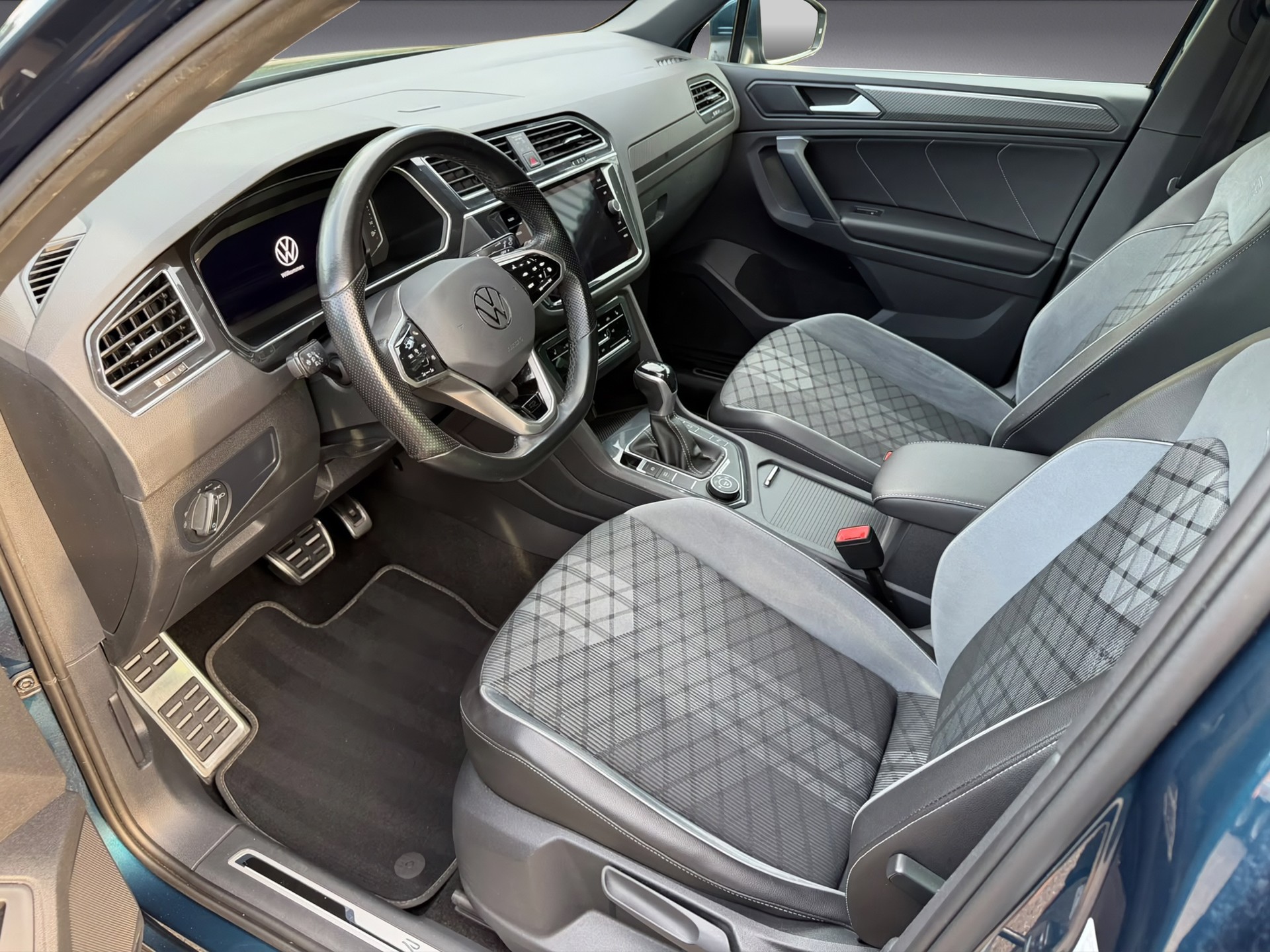 VW Tiguan 2.0 TDI SCR R-Line 4Motion DSG * Facelift * Diesel * AHK * R Sport Line *-image-10