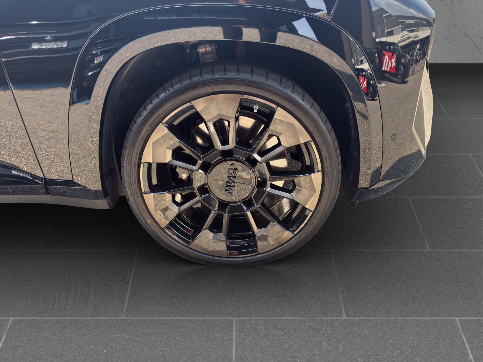 BMW XM xDrive 50e PHEV Steptronic-image-9