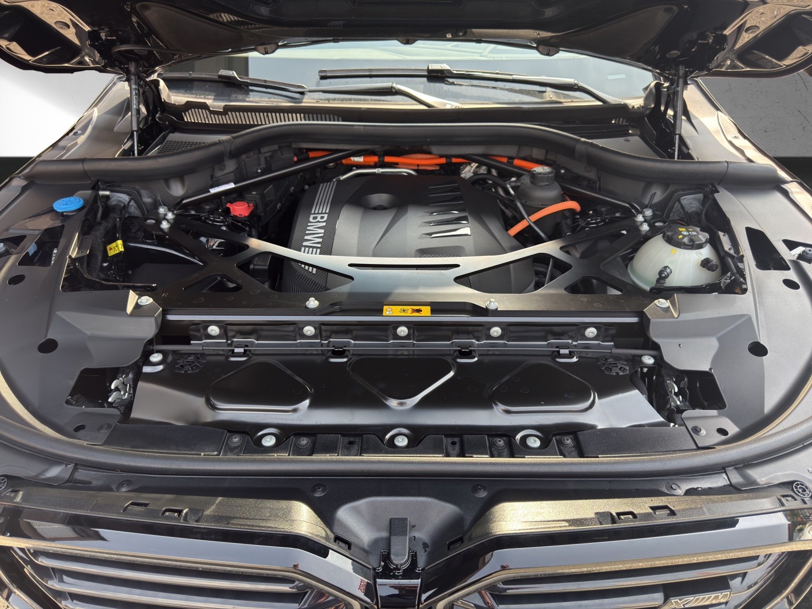 BMW XM xDrive 50e PHEV Steptronic-image-18